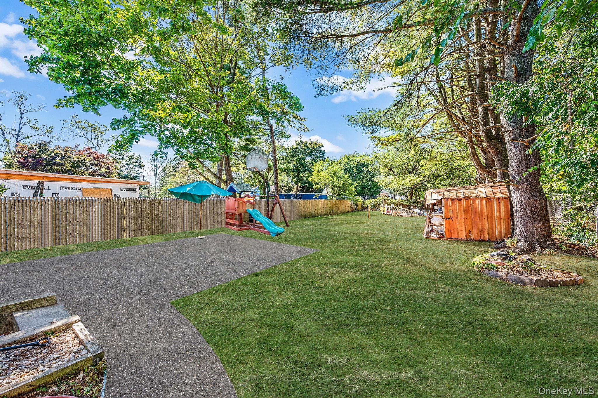 #5 photo, 8 Willoughby Street, Brentwood , NY 11717