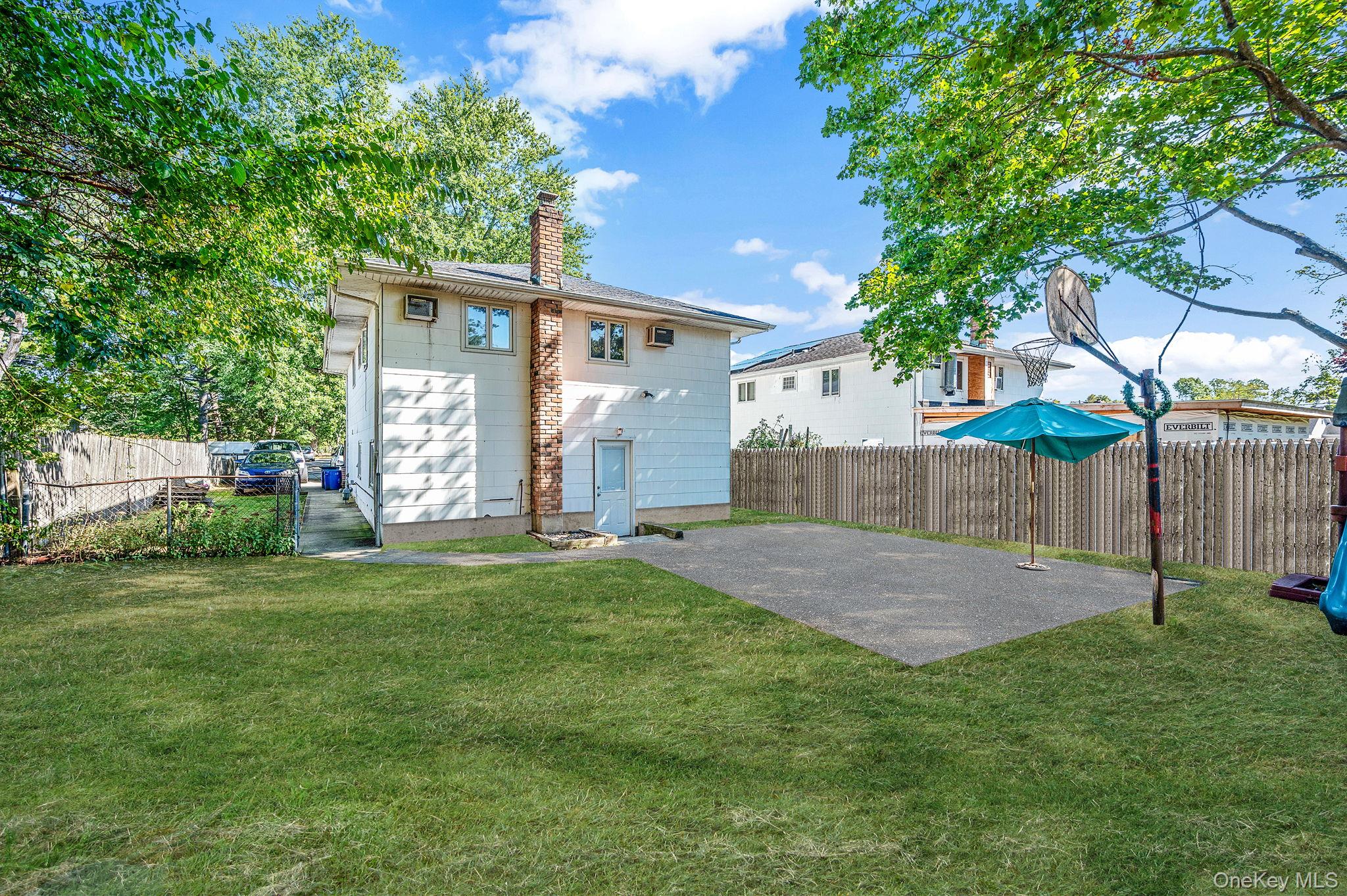 #7 photo, 8 Willoughby Street, Brentwood , NY 11717