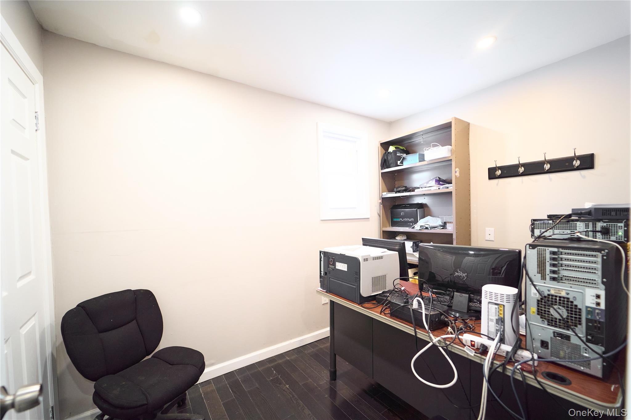 #12 photo, 257-259 Nassau Road, ナッソー郡 Roosevelt , NY 11575