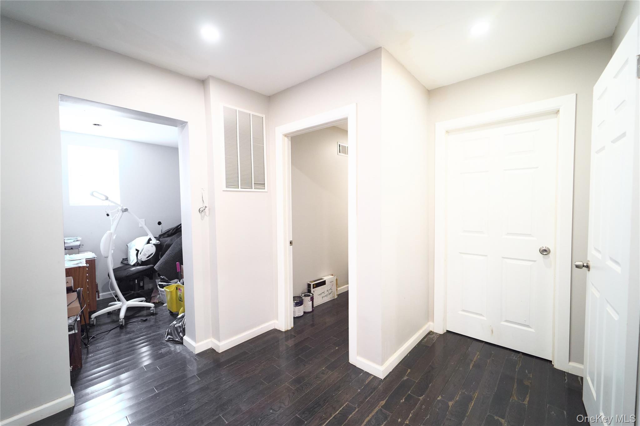 #16 photo, 257-259 Nassau Road, ナッソー郡 Roosevelt , NY 11575