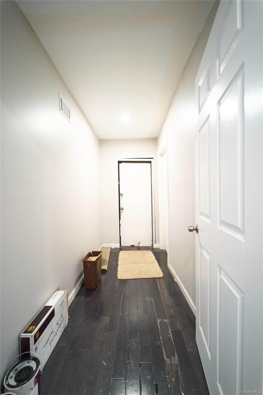 #18 photo, 257-259 Nassau Road, ナッソー郡 Roosevelt , NY 11575