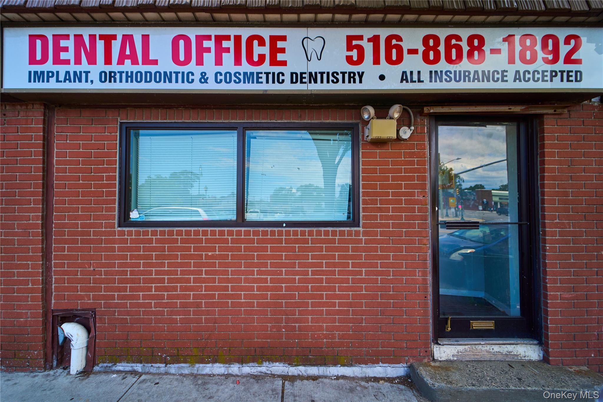 #2 photo, 257-259 Nassau Road, ナッソー郡 Roosevelt , NY 11575