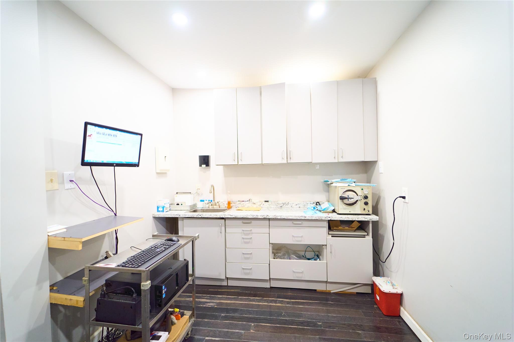 #20 photo, 257-259 Nassau Road, ナッソー郡 Roosevelt , NY 11575