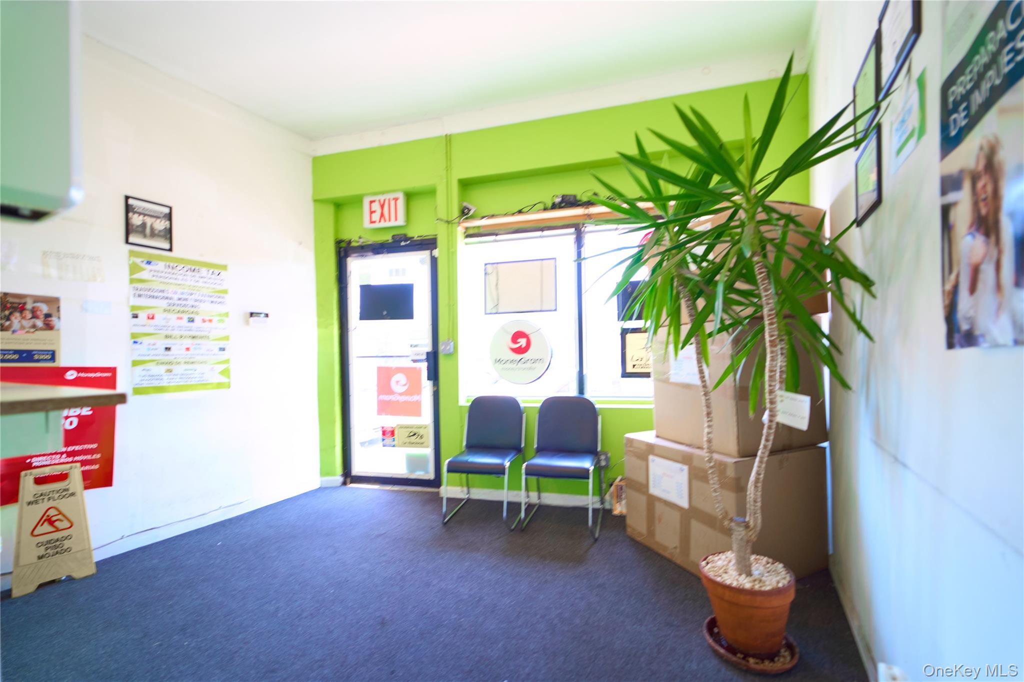 #4 photo, 257-259 Nassau Road, ナッソー郡 Roosevelt , NY 11575