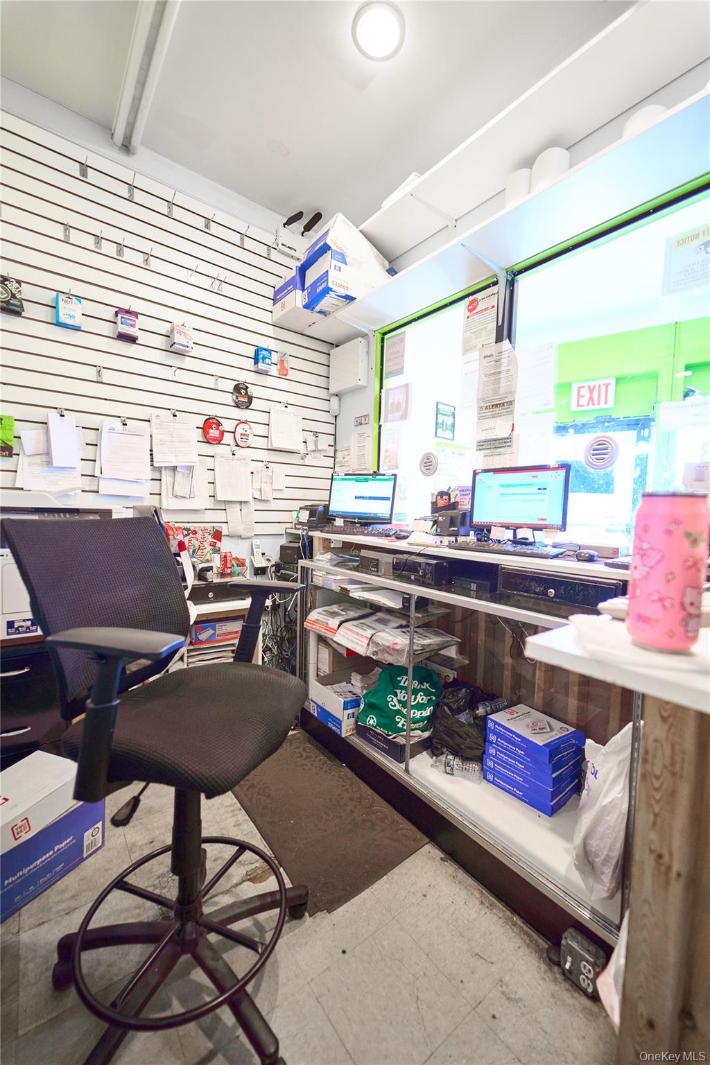 #9 photo, 257-259 Nassau Road, ナッソー郡 Roosevelt , NY 11575