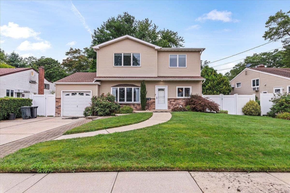 #1 photo, 40 Woodland Avenue, Farmingdale , NY 11735