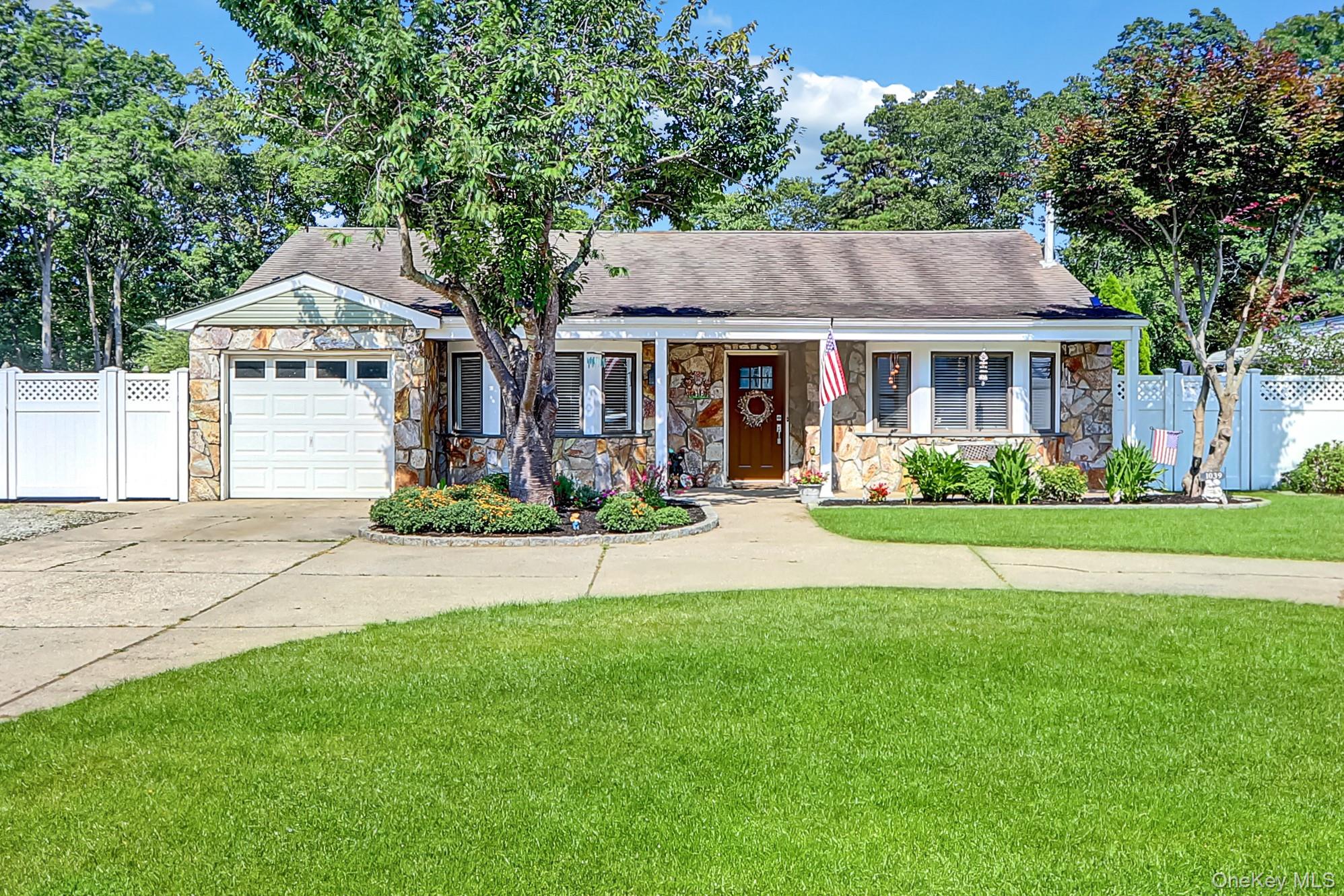 #1 photo, 1039 Terry Road, Ronkonkoma , NY 11779