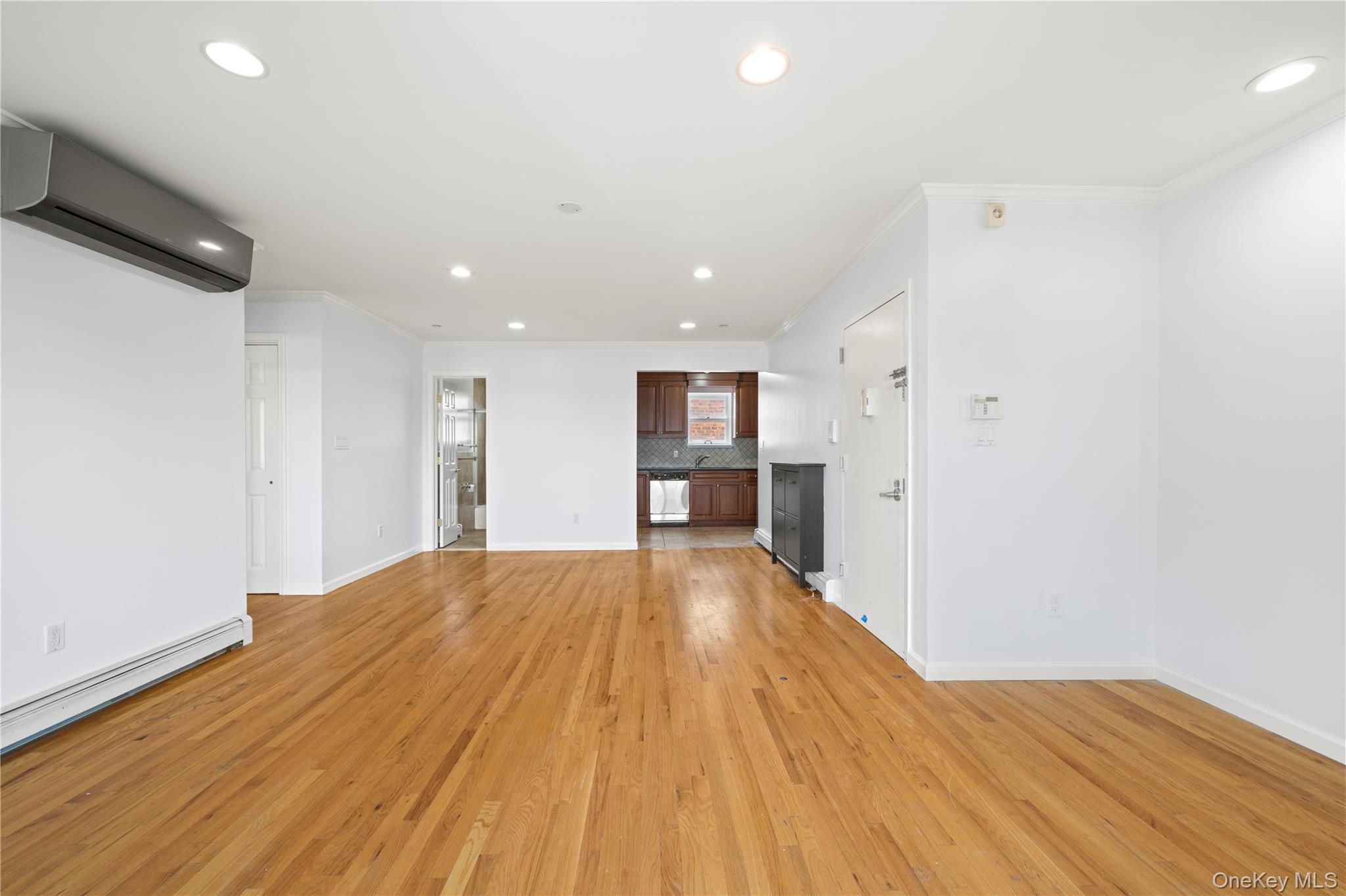 #6 photo, 12206 25th Avenue, クイーンズ区 College Point , NY 11356