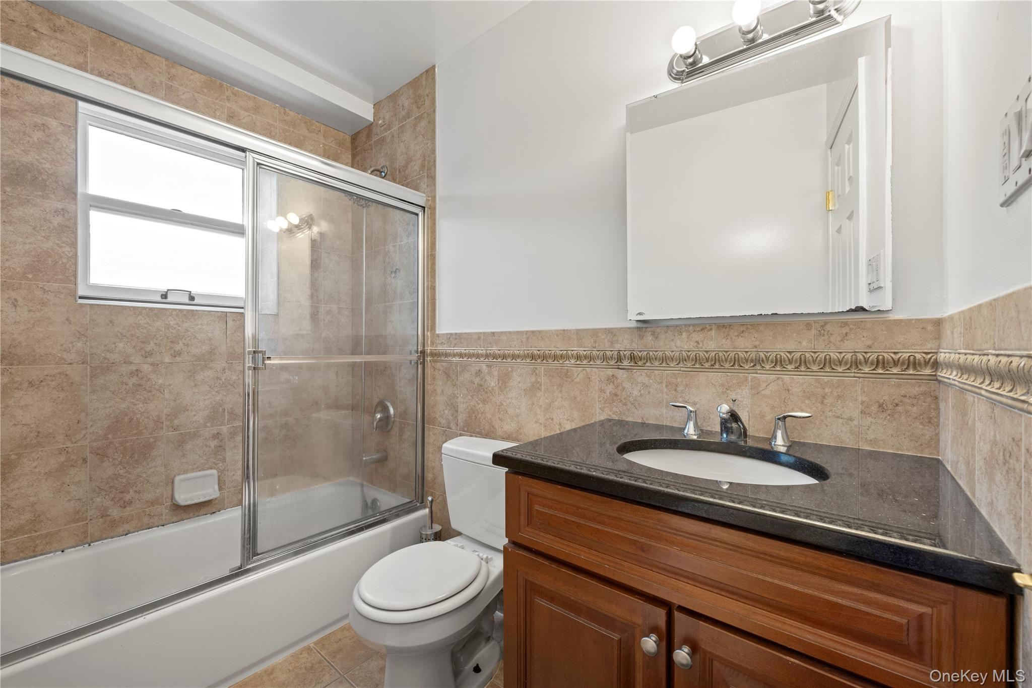 #8 photo, 12206 25th Avenue, クイーンズ区 College Point , NY 11356