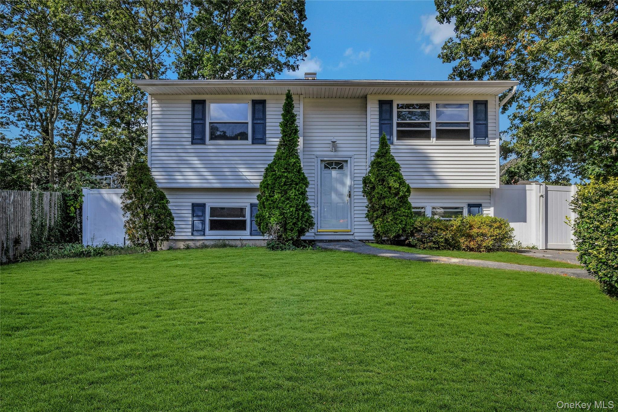 #1 photo, 4 Beechwood Drive, Shirley , NY 11967