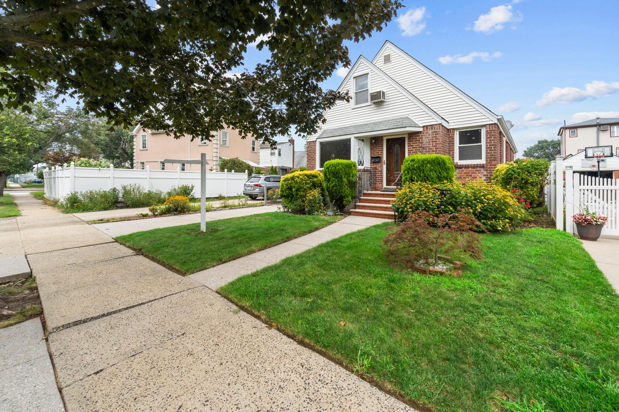 #1 photo, 8441 265th Street, 皇后区 花卉园 Floral Park , NY 11001