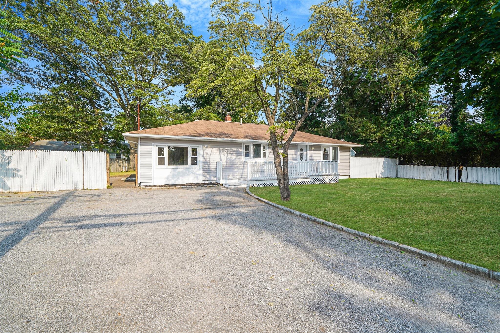 #1 photo, 67 Saxon Avenue, 東長島 海湾 Bay Shore , NY 11706