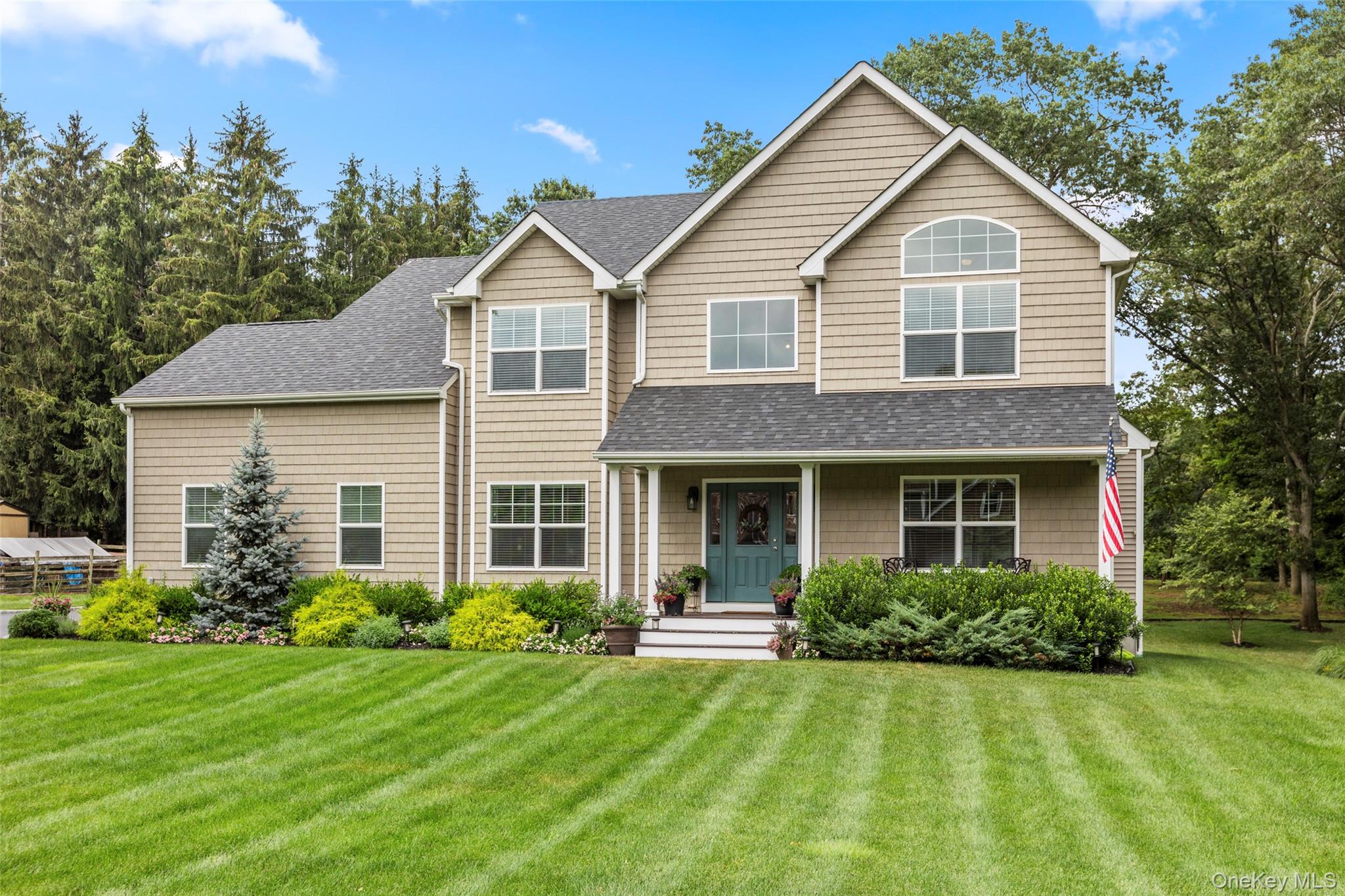 #1 photo, 37 Town Avenue, सफ़ोक काउंटी Miller Place , NY 11764