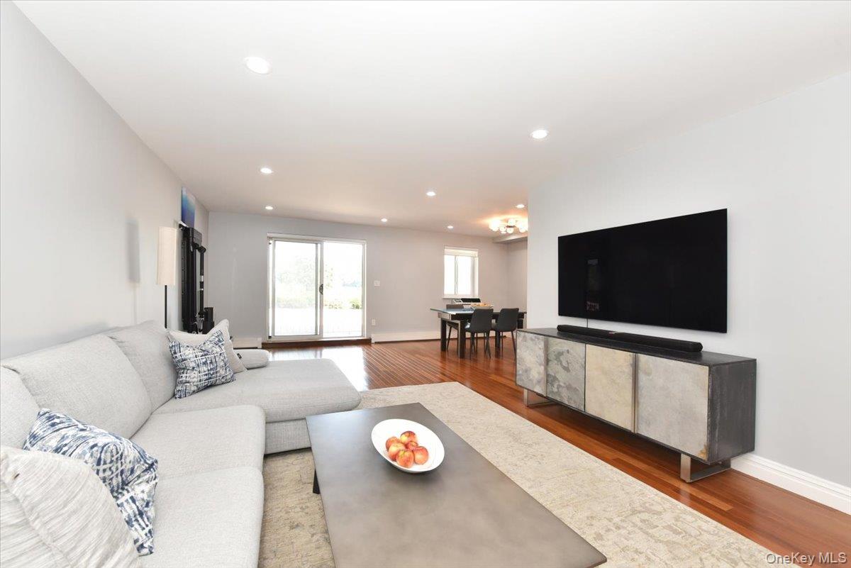 #3 photo, 320 E Shore Road, ナッソー郡 Great Neck , NY 11023