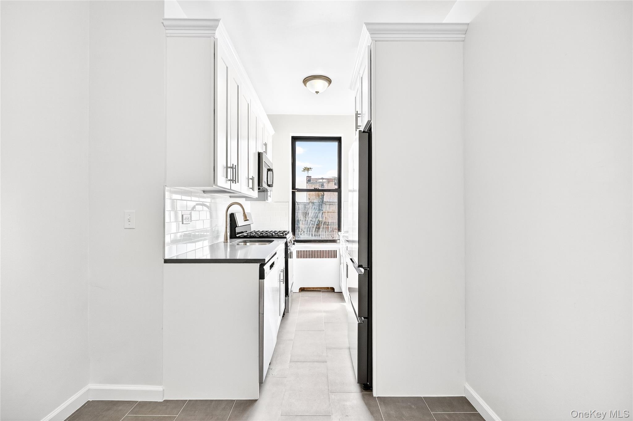 #10 photo, 190 E Mosholu Parkway, Bronx , NY 10458