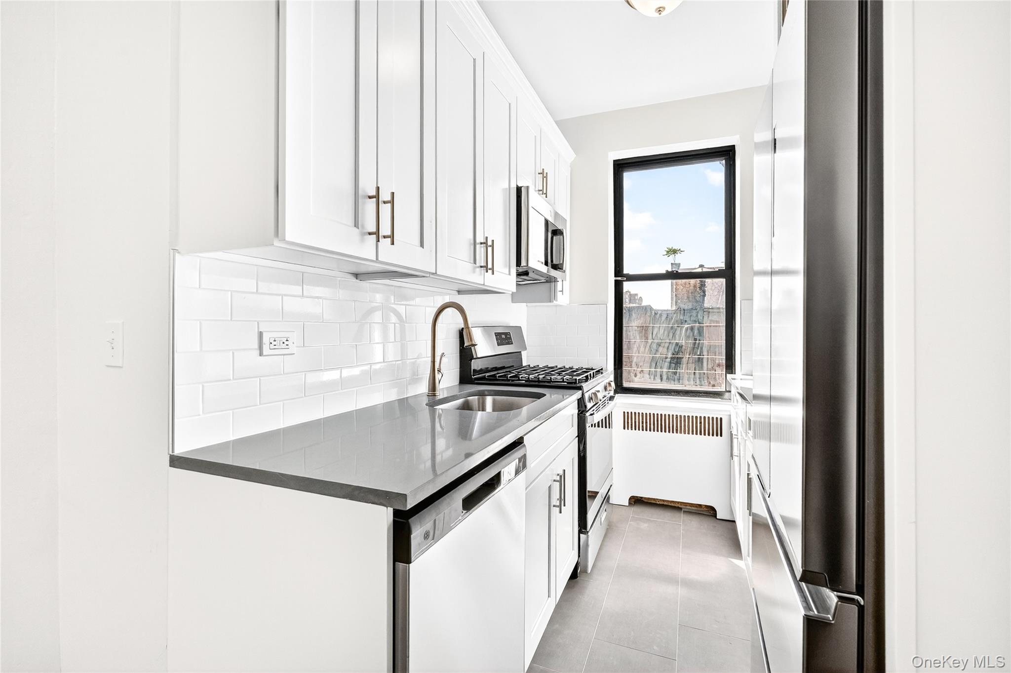 #12 photo, 190 E Mosholu Parkway, Bronx , NY 10458