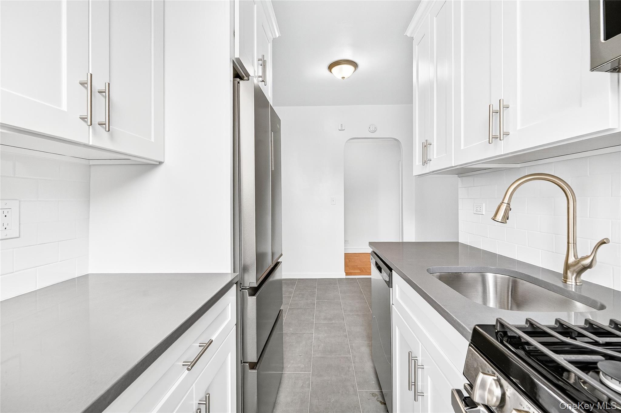 #15 photo, 190 E Mosholu Parkway, Bronx , NY 10458