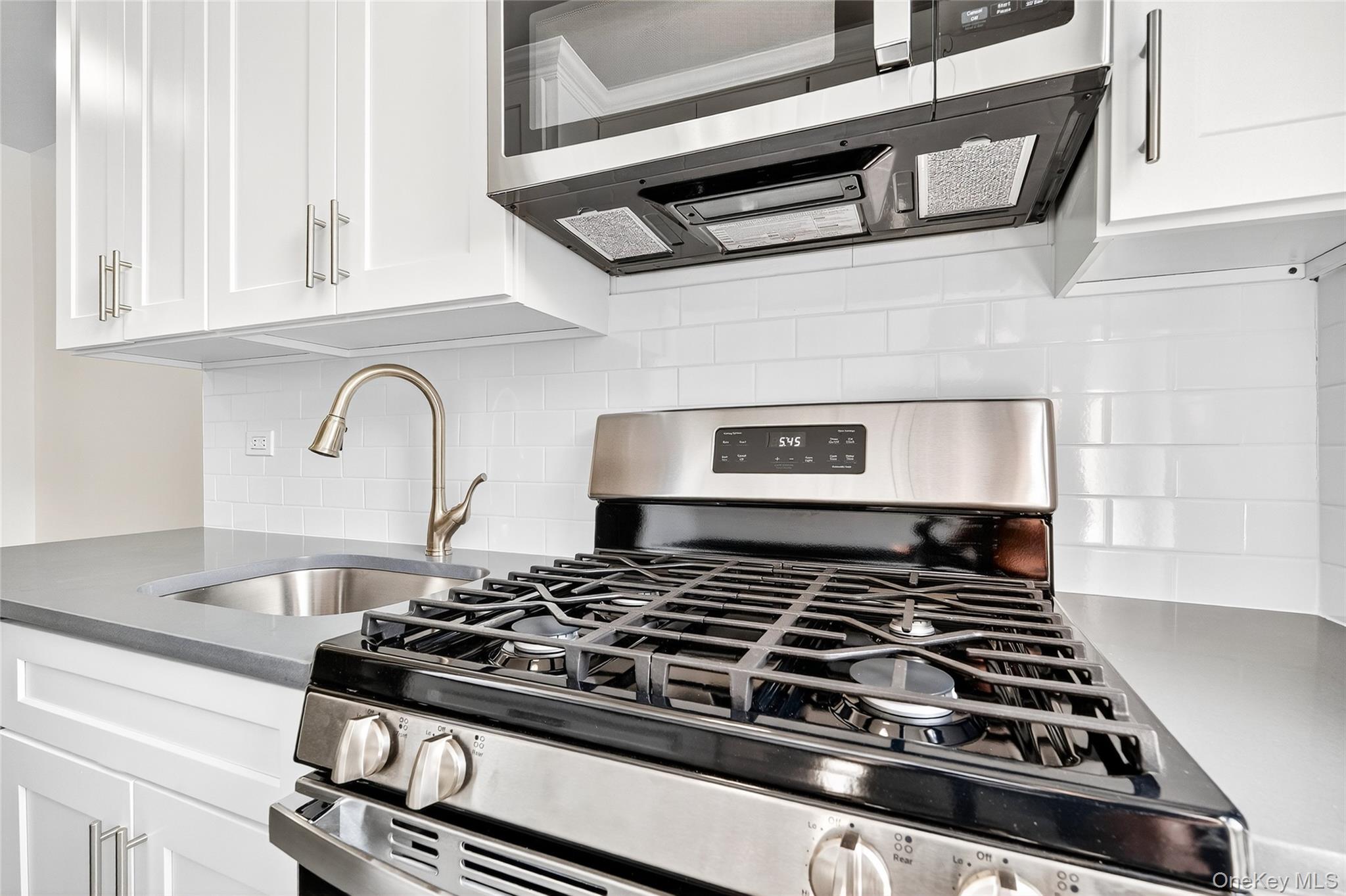 #16 photo, 190 E Mosholu Parkway, Bronx , NY 10458