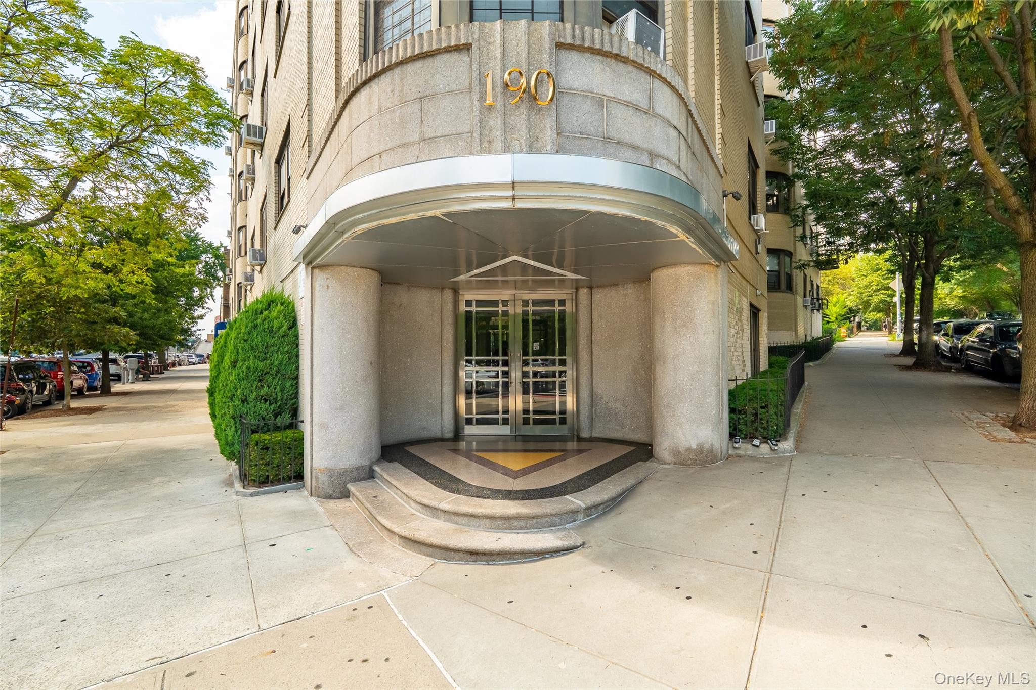 #2 photo, 190 E Mosholu Parkway, Bronx , NY 10458