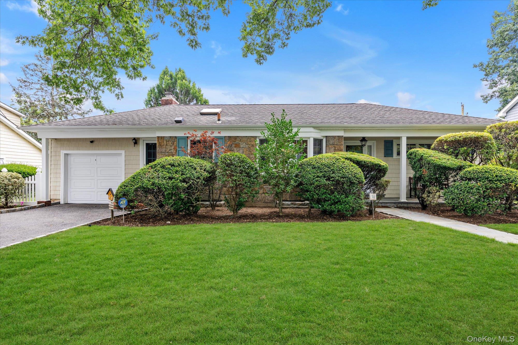 #1 photo, 38 Yale Street, ناسو Garden City , NY 11530