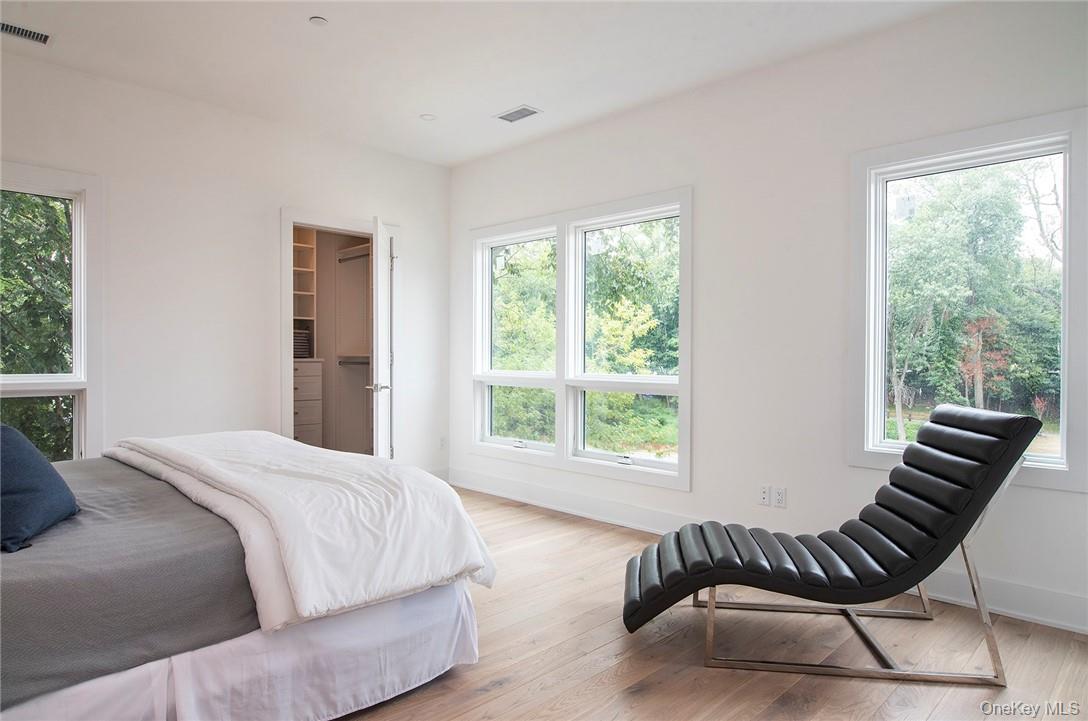 #14 photo, 8 Boulevard, Pelham , NY 10803