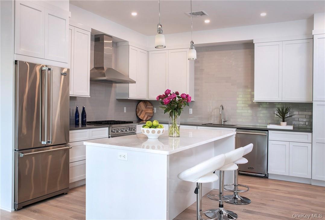 #6 photo, 8 Boulevard, Pelham , NY 10803