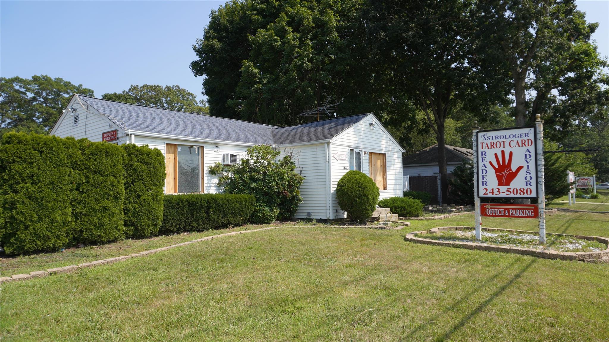 #1 photo, 1443 Deer Park Avenue, サフォーク郡 North Babylon , NY 11703