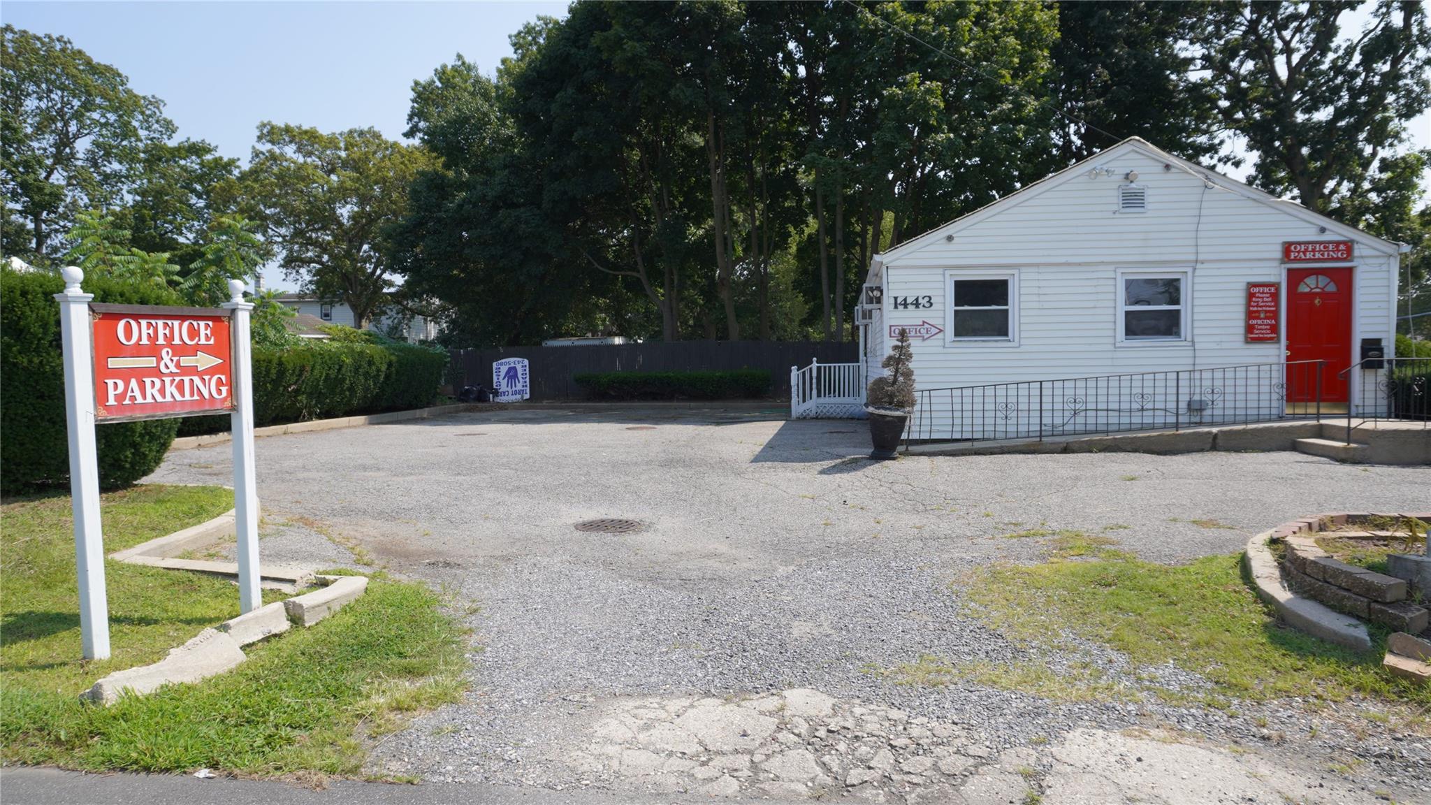 #7 photo, 1443 Deer Park Avenue, サフォーク郡 North Babylon , NY 11703