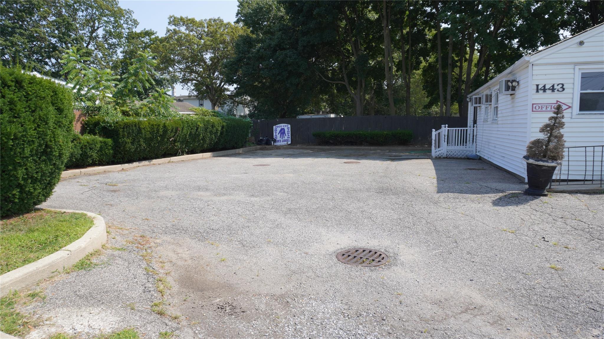 #8 photo, 1443 Deer Park Avenue, サフォーク郡 North Babylon , NY 11703