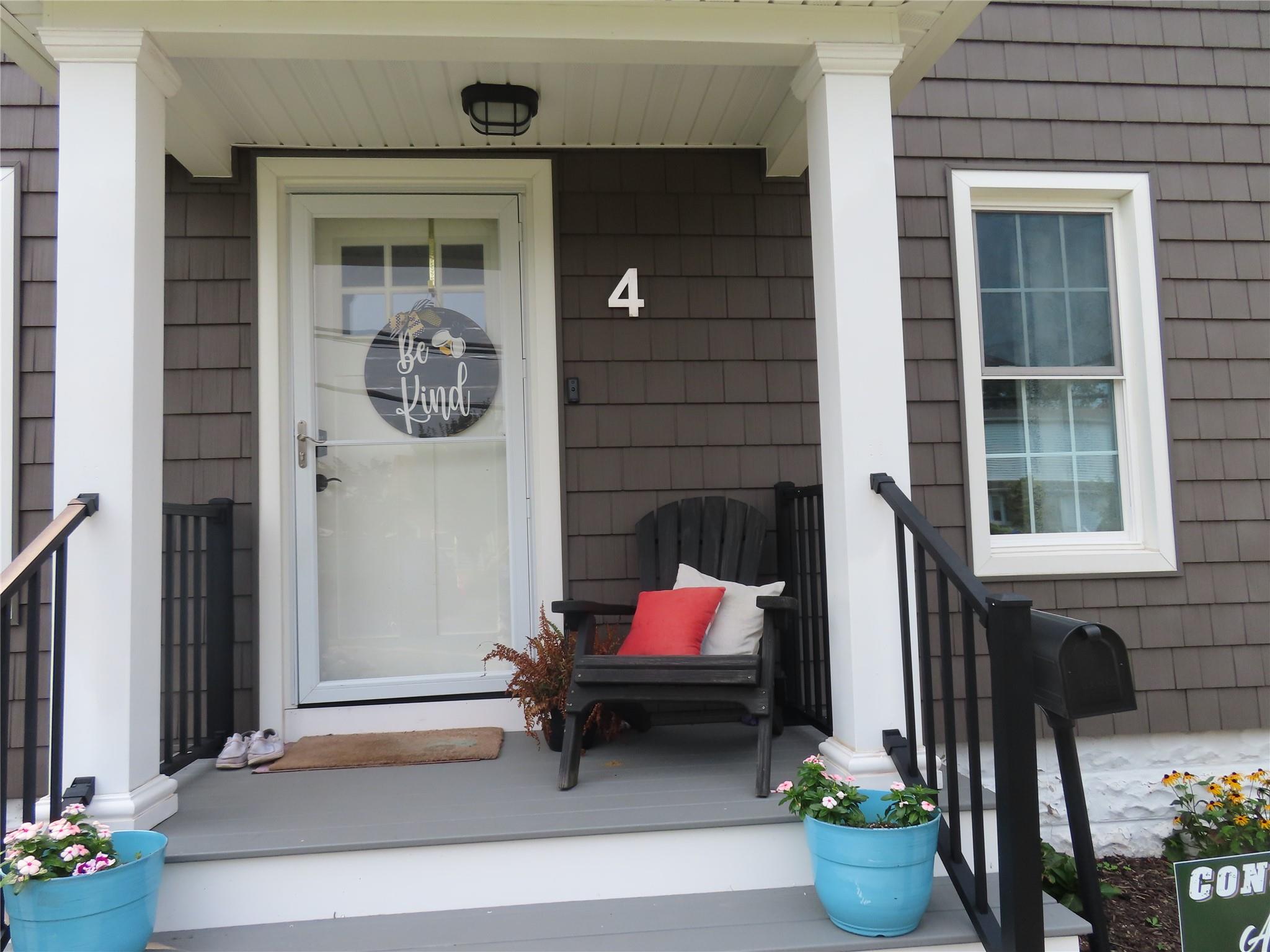 #1 photo, 4 Granada Parkway, Lindenhurst , NY 11757