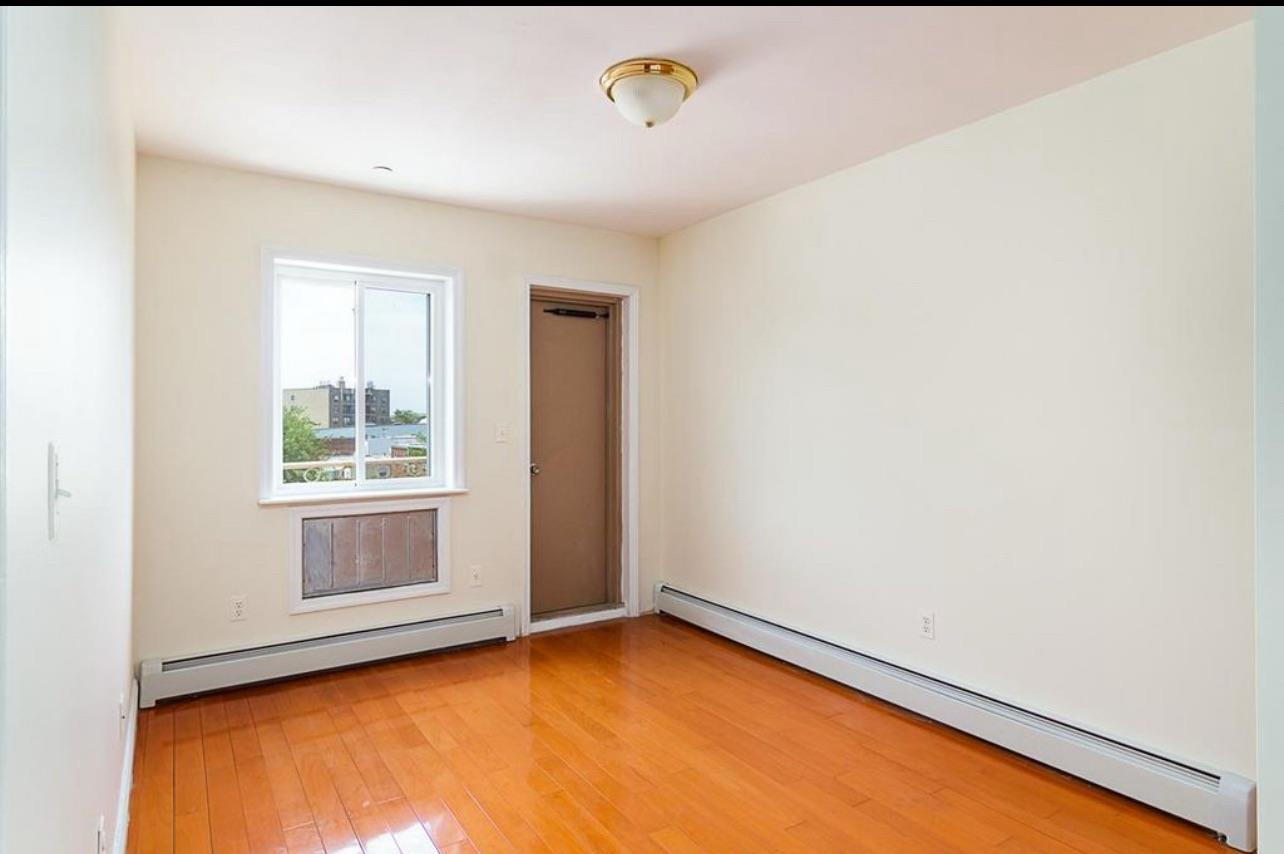 #2 photo, 54-14 111th Street, クイーンズ区 Corona , NY 11368