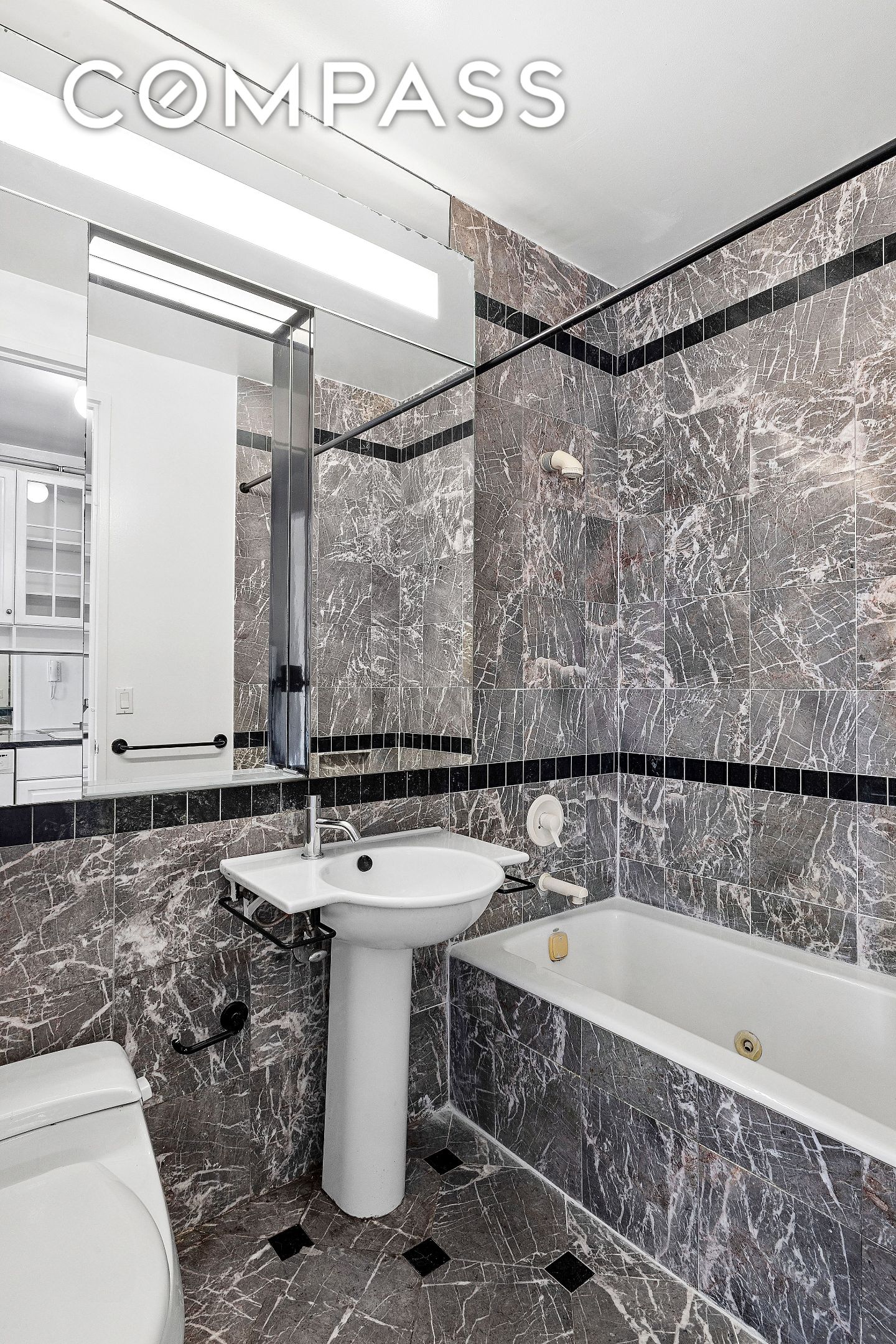 #5 photo, 250 E 54th Street, マンハッタン Midtown East , NY 10022