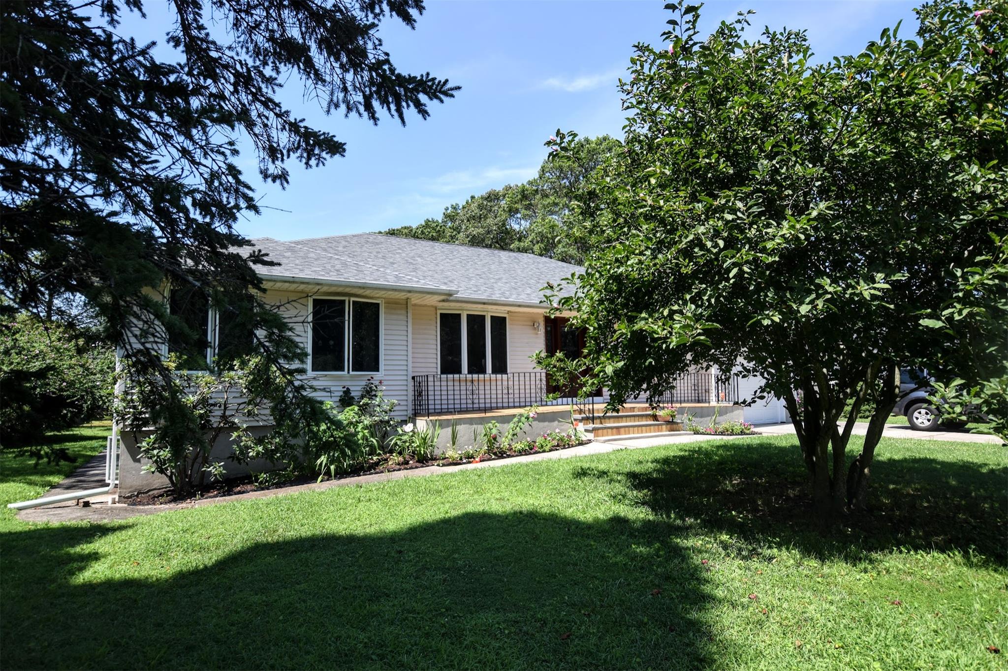 #1 photo, 433 Revilo Avenue, سوفولك Shirley , NY 11967