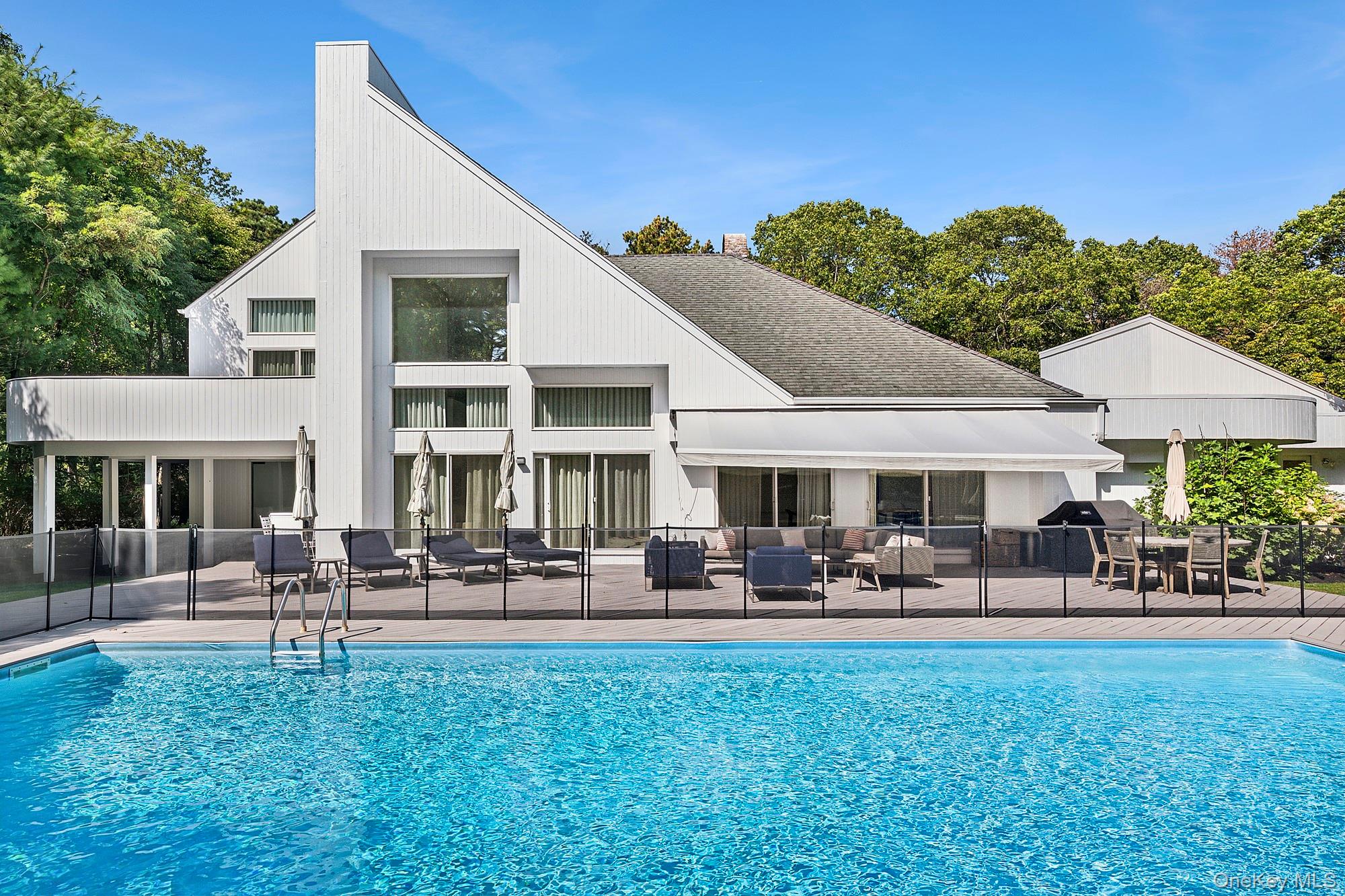 #1 photo, 12 Honeysuckle Lane, サフォーク郡 East Quogue , NY 11942