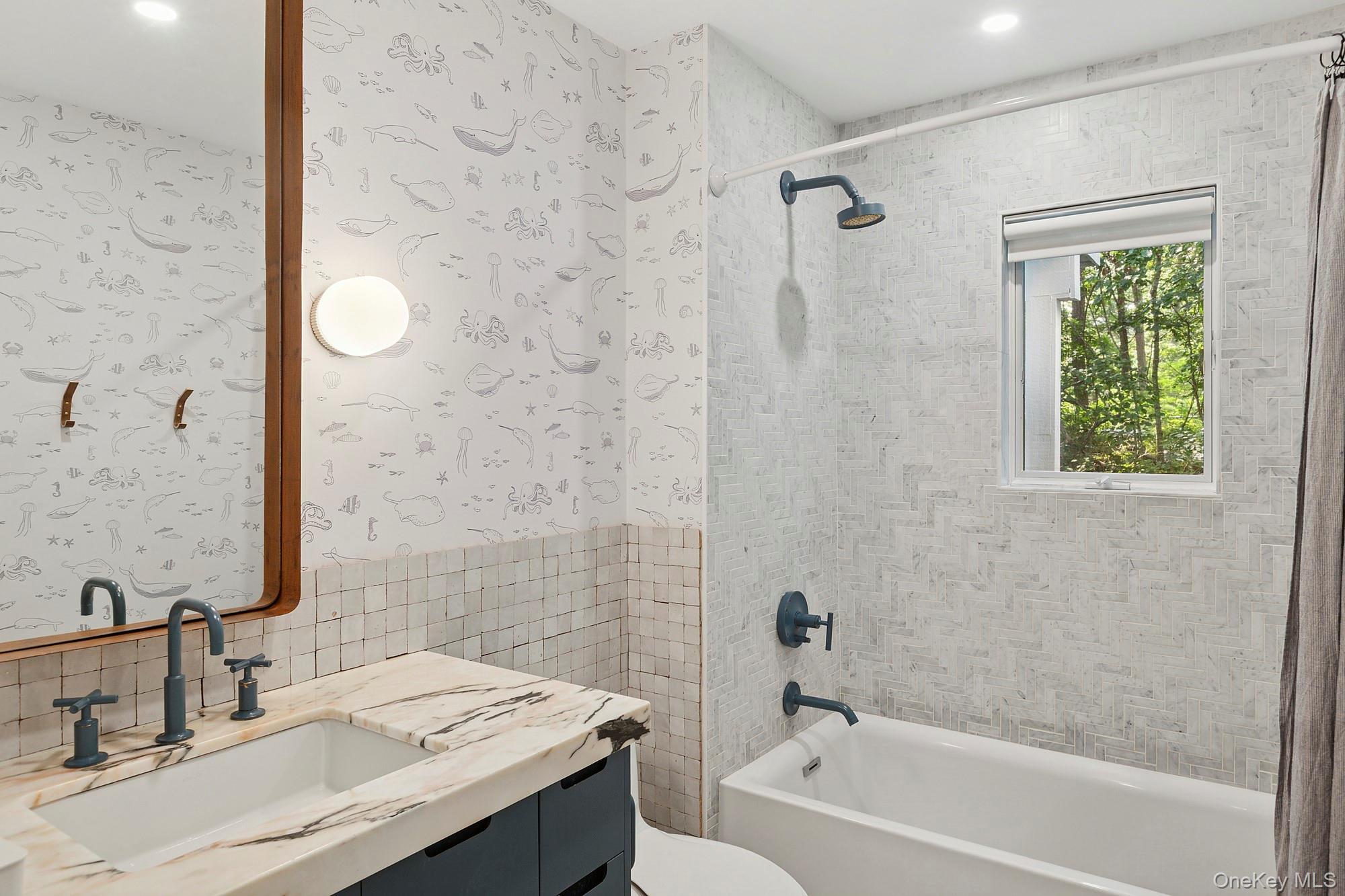 #16 photo, 12 Honeysuckle Lane, サフォーク郡 East Quogue , NY 11942