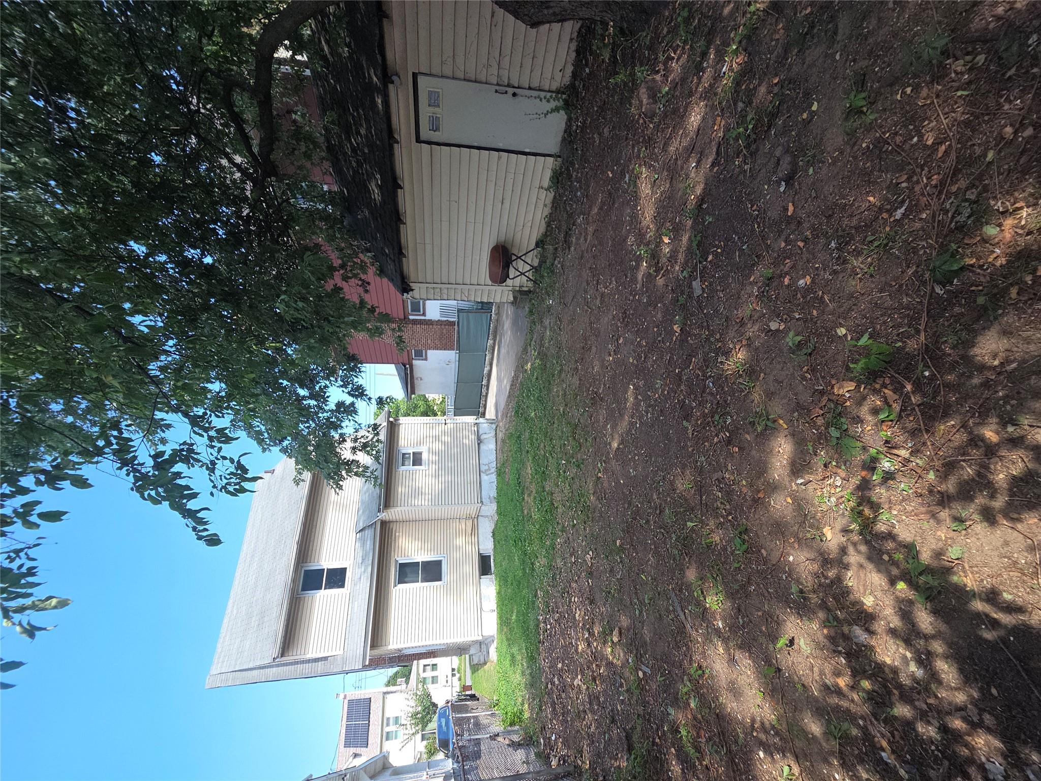 #15 photo, 10532 192nd Street, Saint Albans , NY 11412