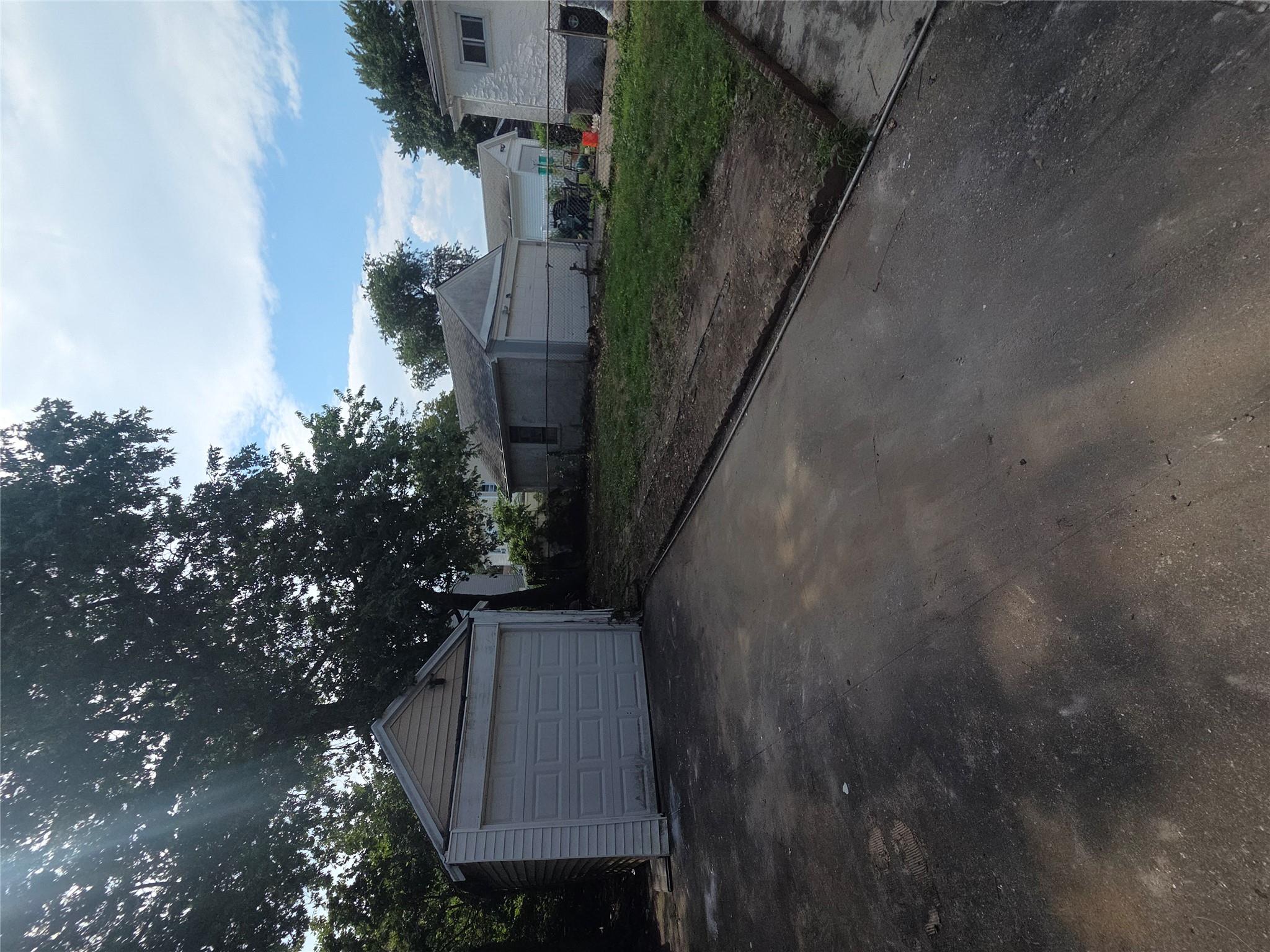 #17 photo, 10532 192nd Street, Saint Albans , NY 11412