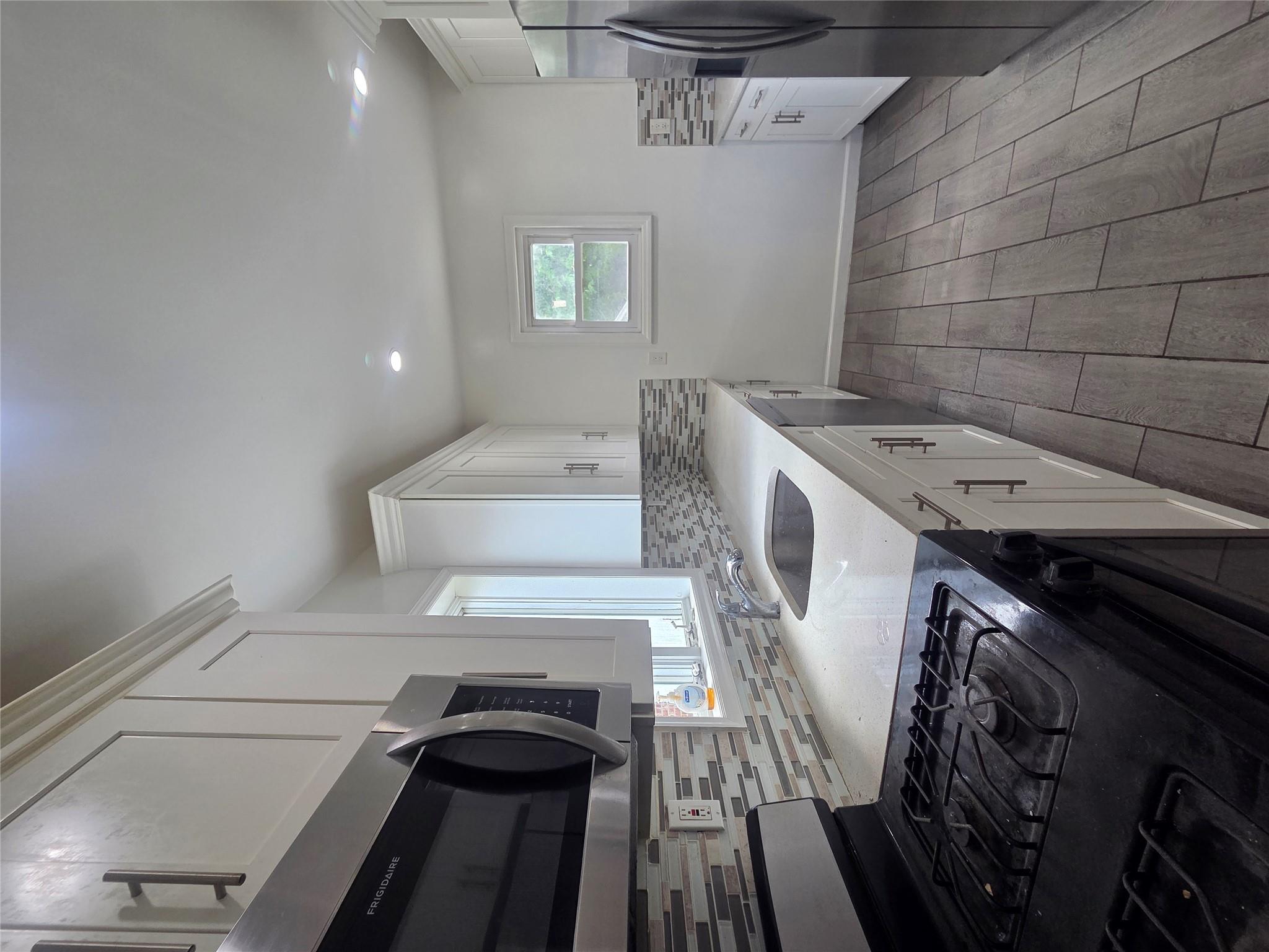 #2 photo, 10532 192nd Street, Saint Albans , NY 11412