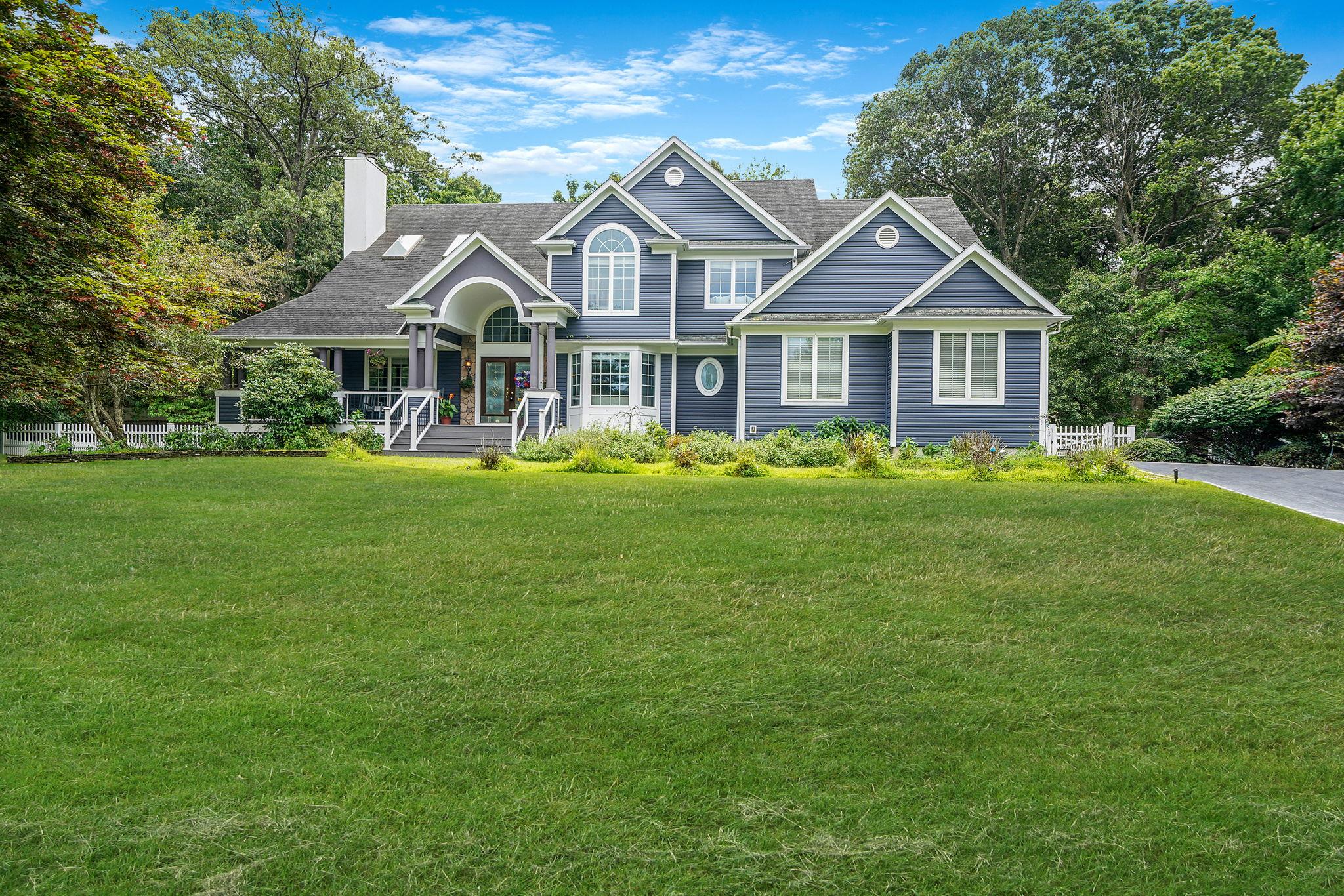 #1 photo, 12 Griffen Court, सफ़ोक काउंटी Miller Place , NY 11764