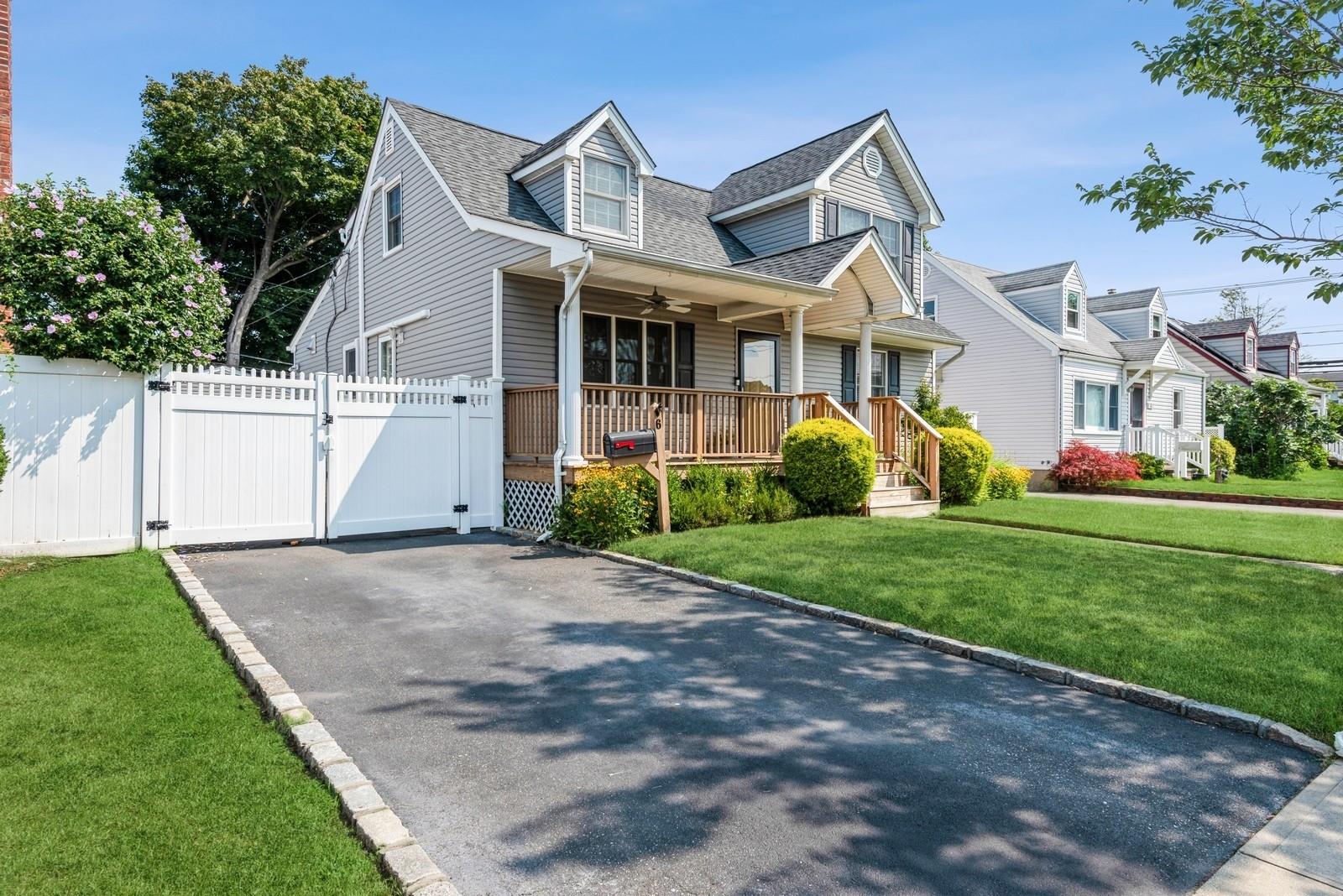 #1 photo, 6 Arnold Street, 長島 Hicksville , NY 11801