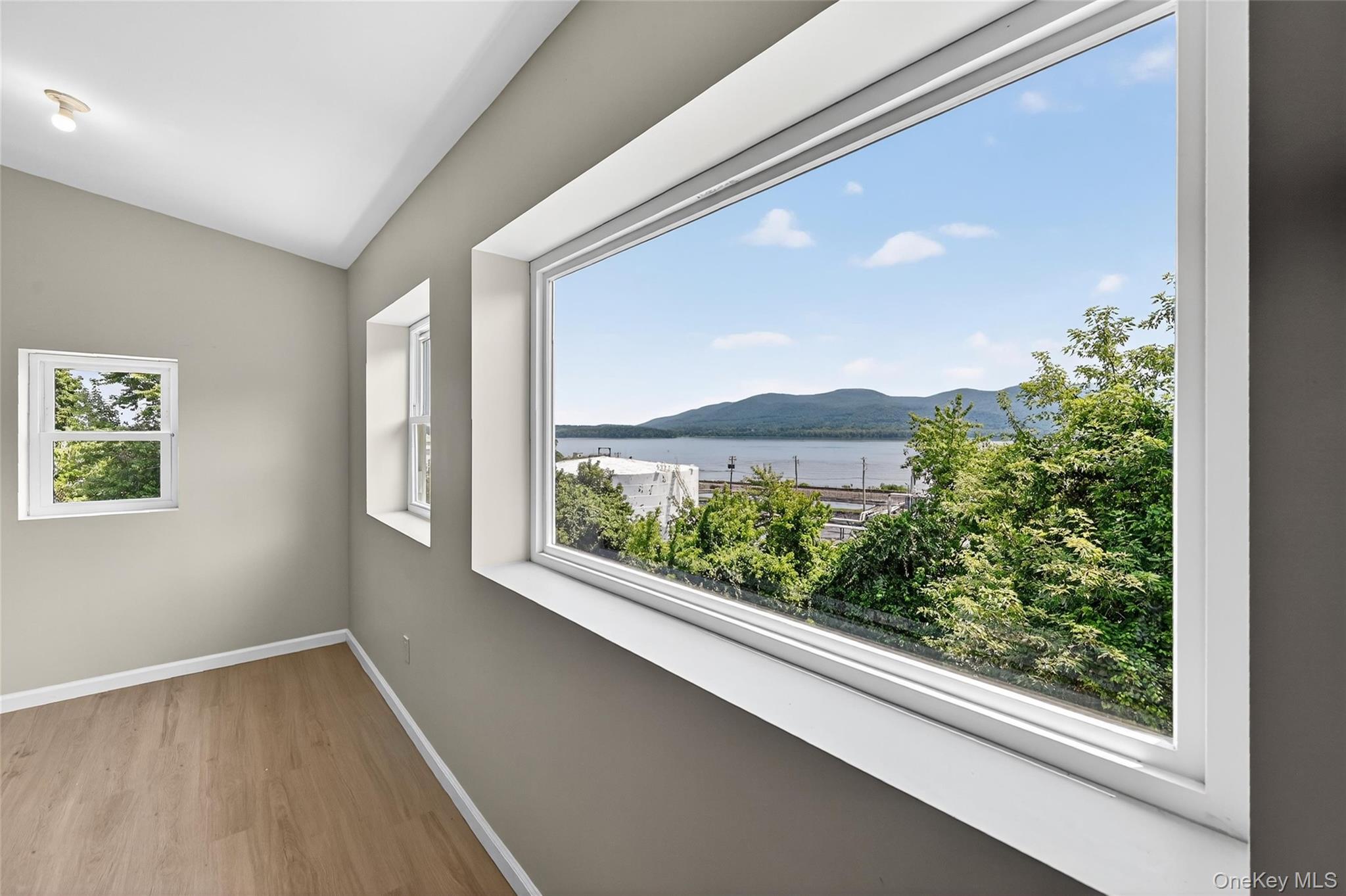 #1 photo, 1068 River Road, New Windsor , NY 12553