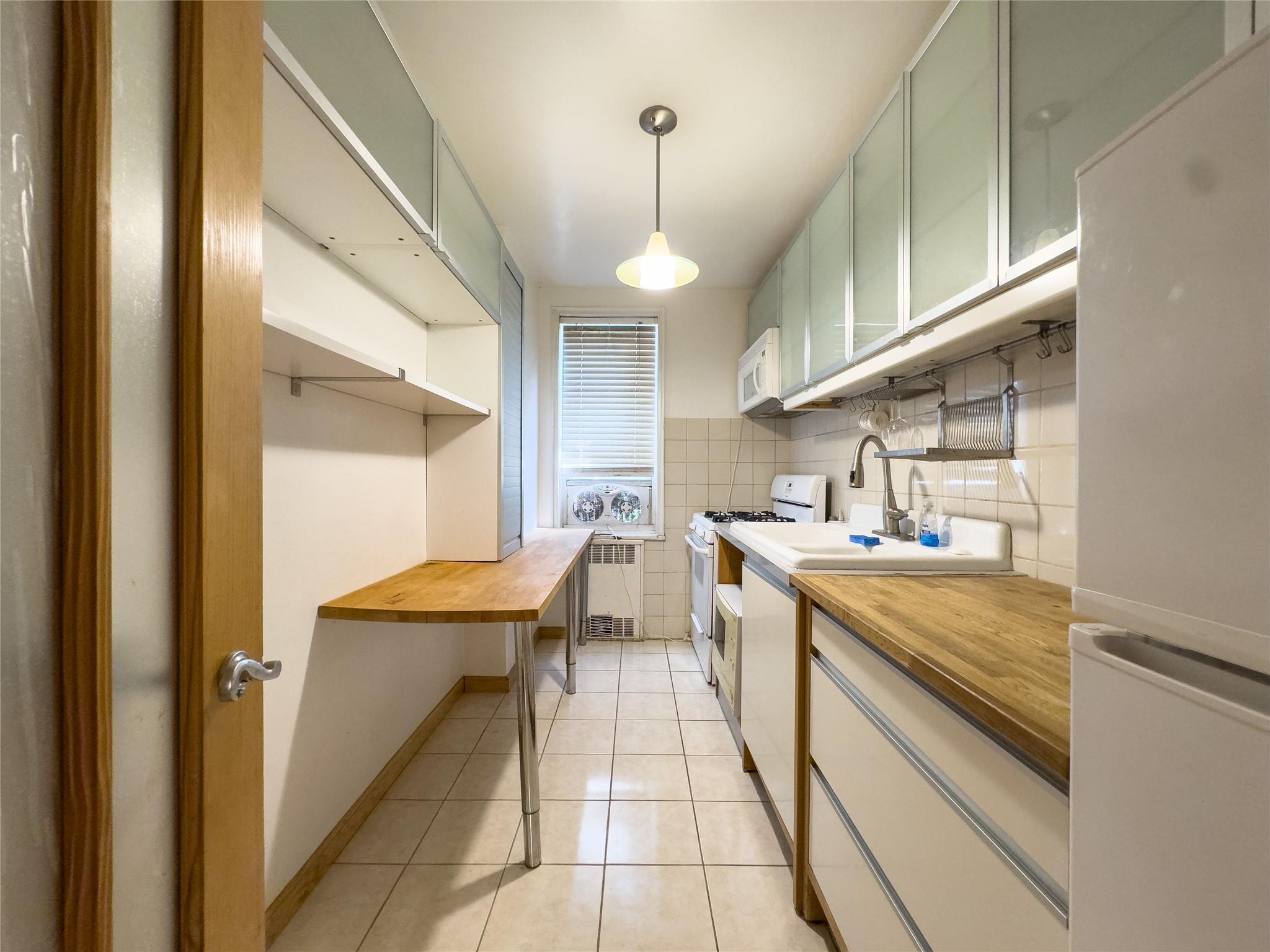 #4 photo, 5615 SW Netherland Avenue, Bronx , NY 10471