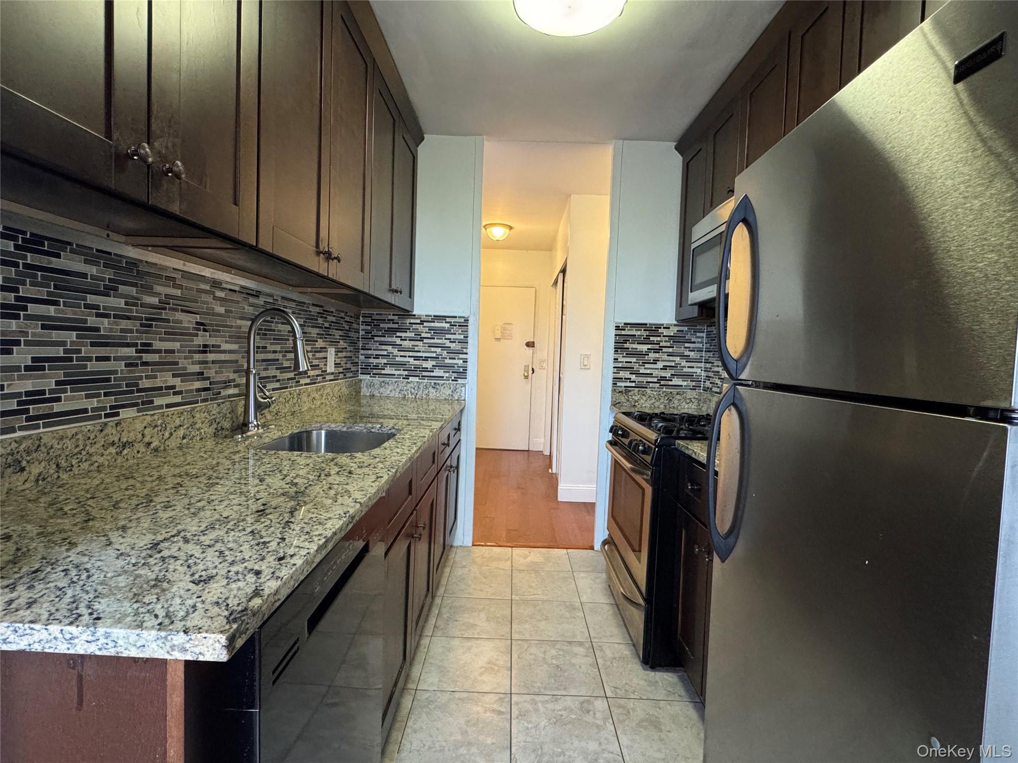 #8 photo, 825 Morrison Avenue, ブロンクス区 Bronx , NY 10473