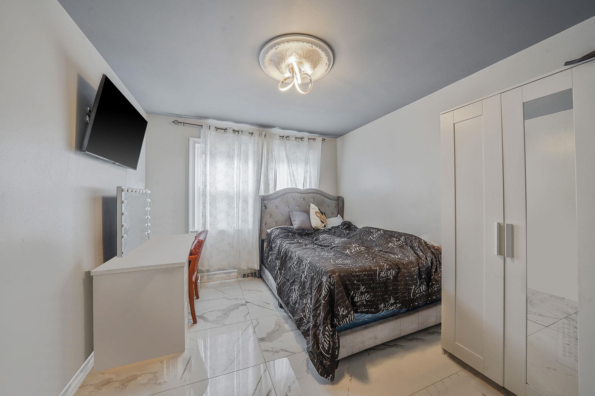 #13 photo, 8331 168th Street, クイーンズ区 Jamaica Estates , NY 11432