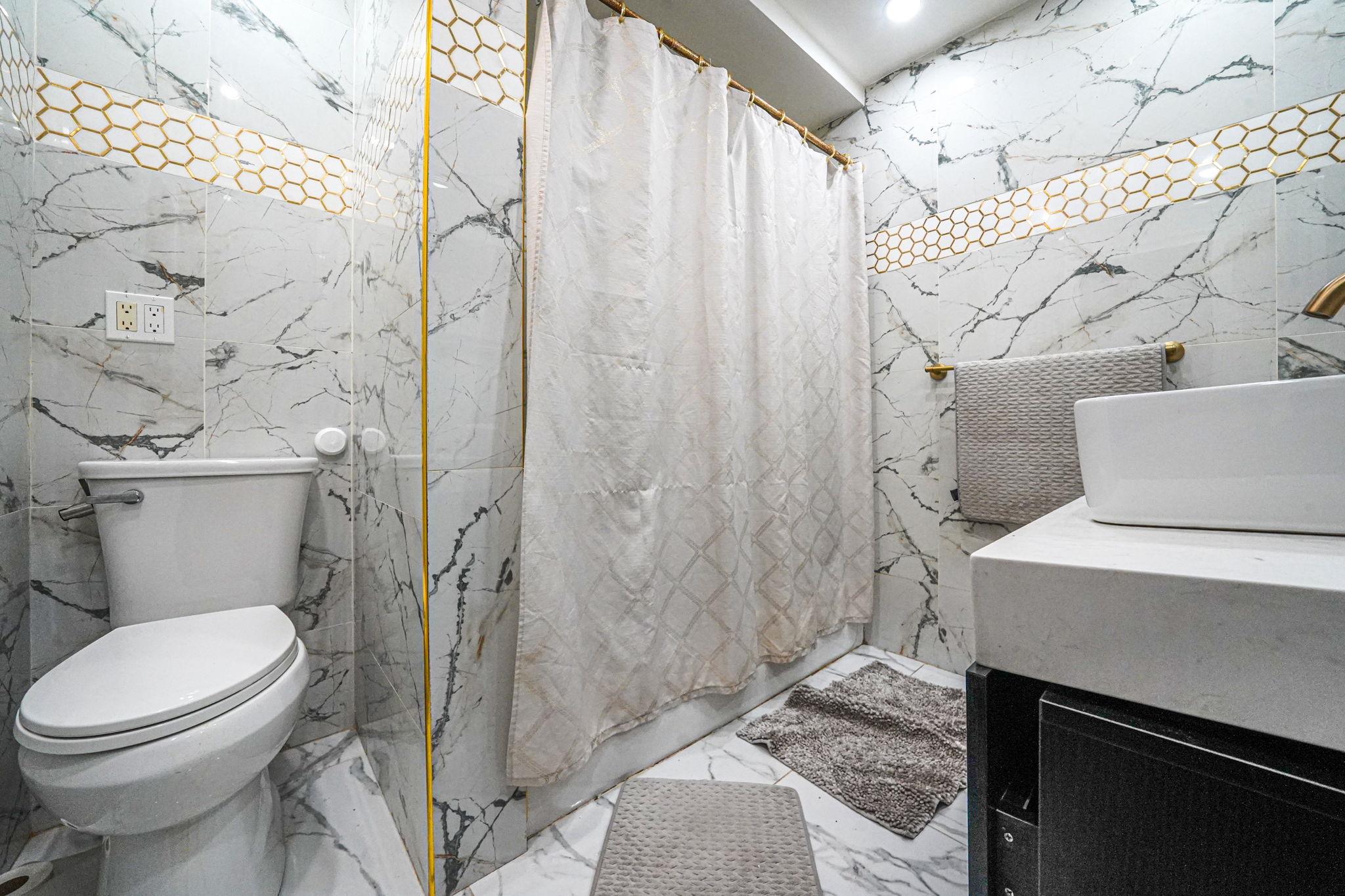 #14 photo, 8331 168th Street, クイーンズ区 Jamaica Estates , NY 11432