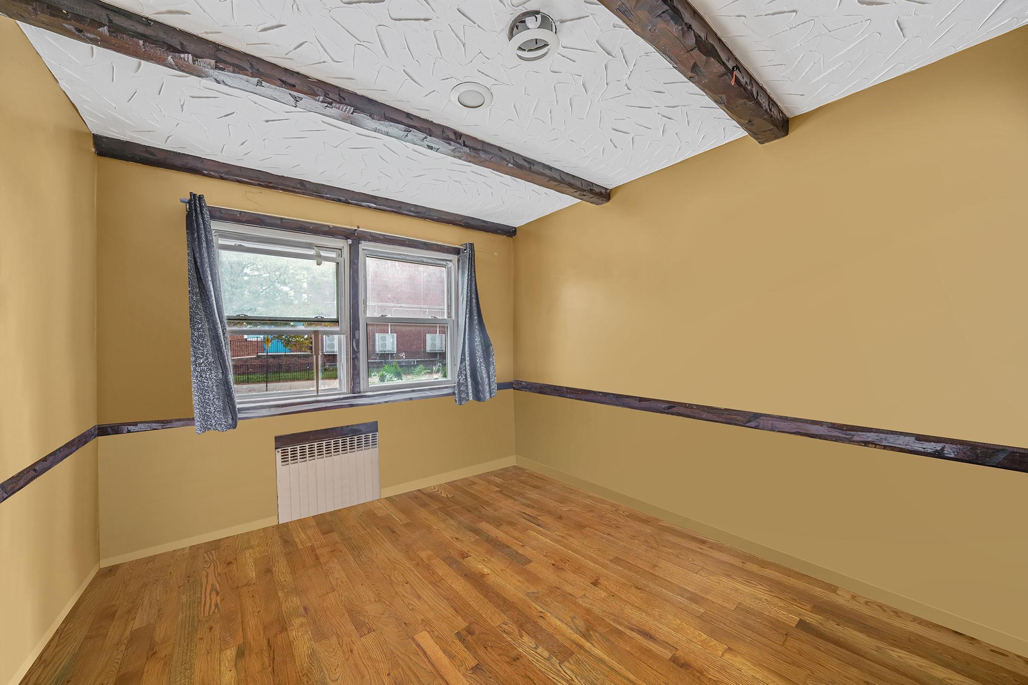 #15 photo, 8331 168th Street, クイーンズ区 Jamaica Estates , NY 11432