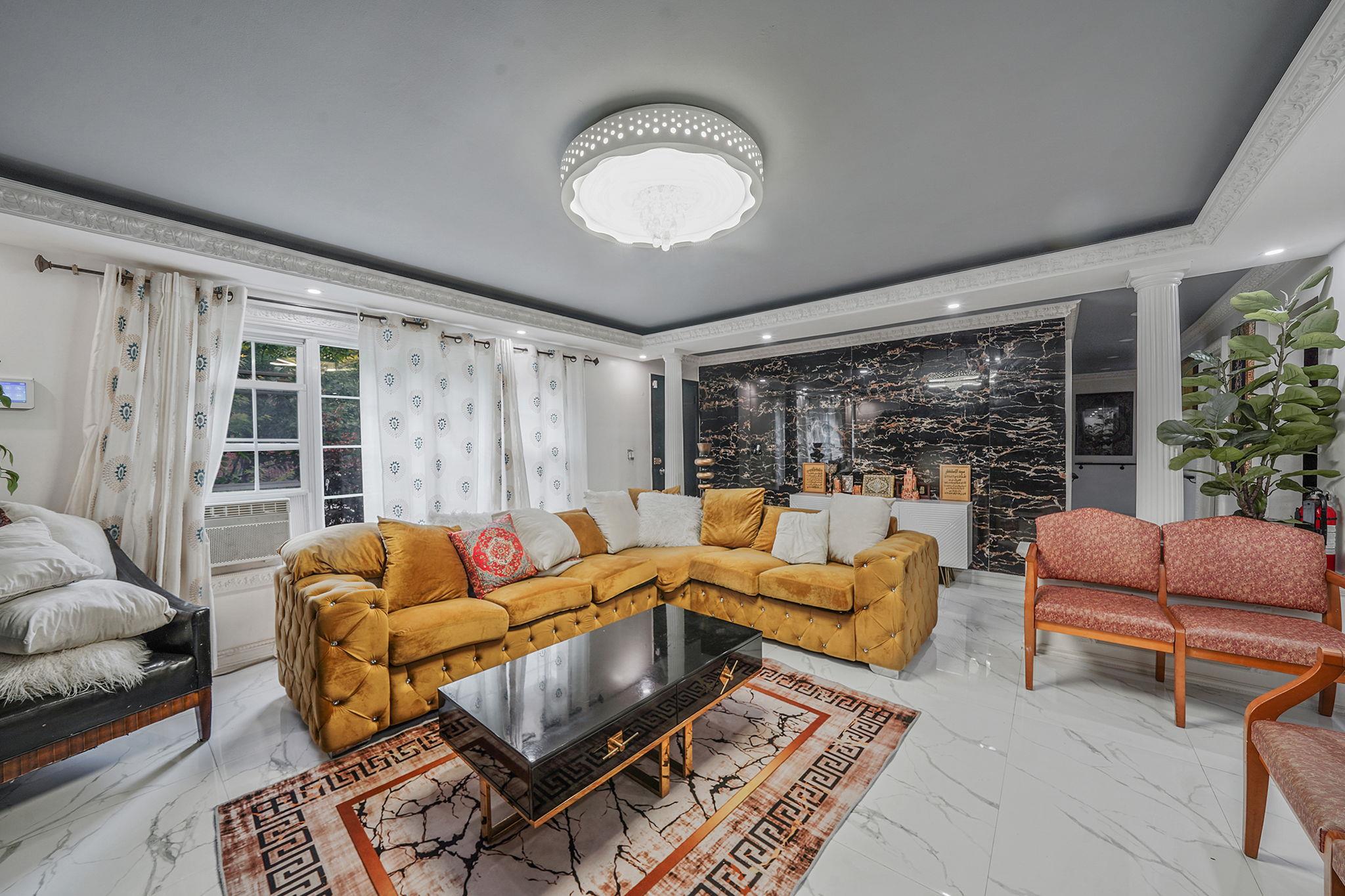 #4 photo, 8331 168th Street, クイーンズ区 Jamaica Estates , NY 11432