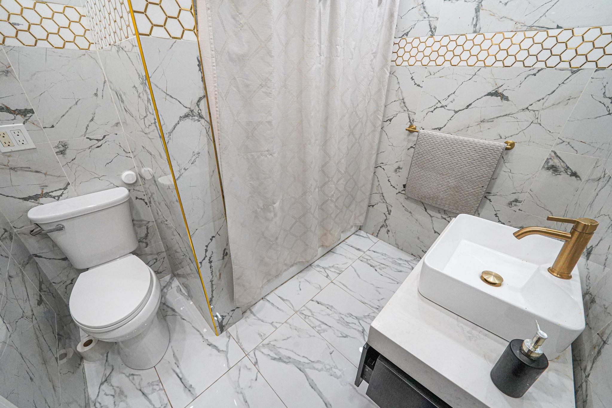 #5 photo, 8331 168th Street, クイーンズ区 Jamaica Estates , NY 11432