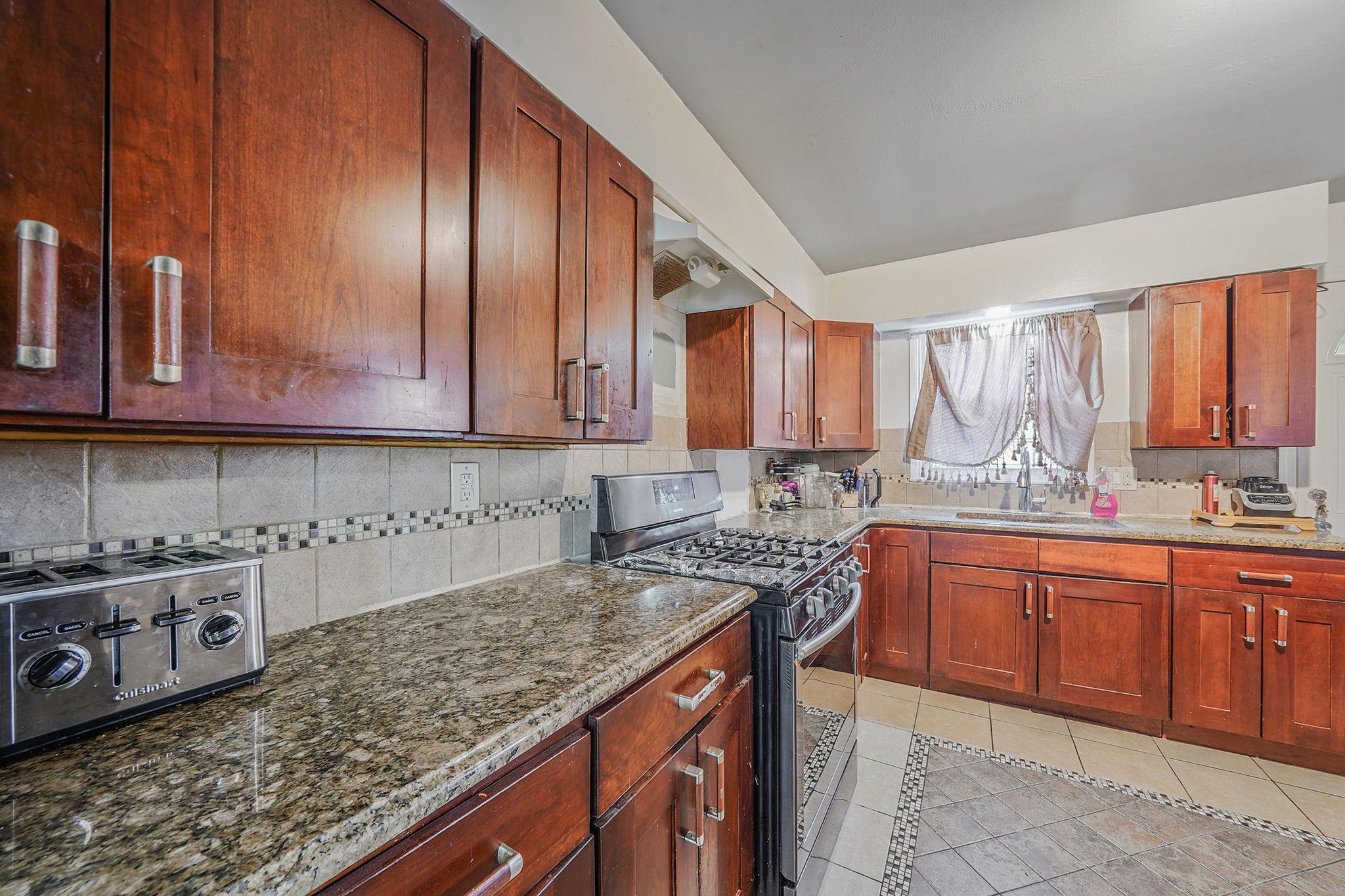 #7 photo, 8331 168th Street, クイーンズ区 Jamaica Estates , NY 11432