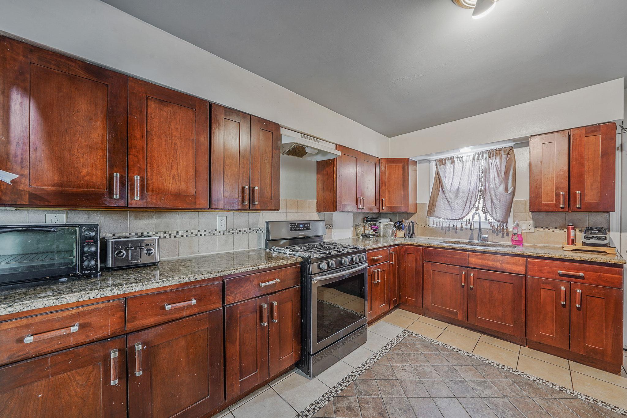 #8 photo, 8331 168th Street, クイーンズ区 Jamaica Estates , NY 11432